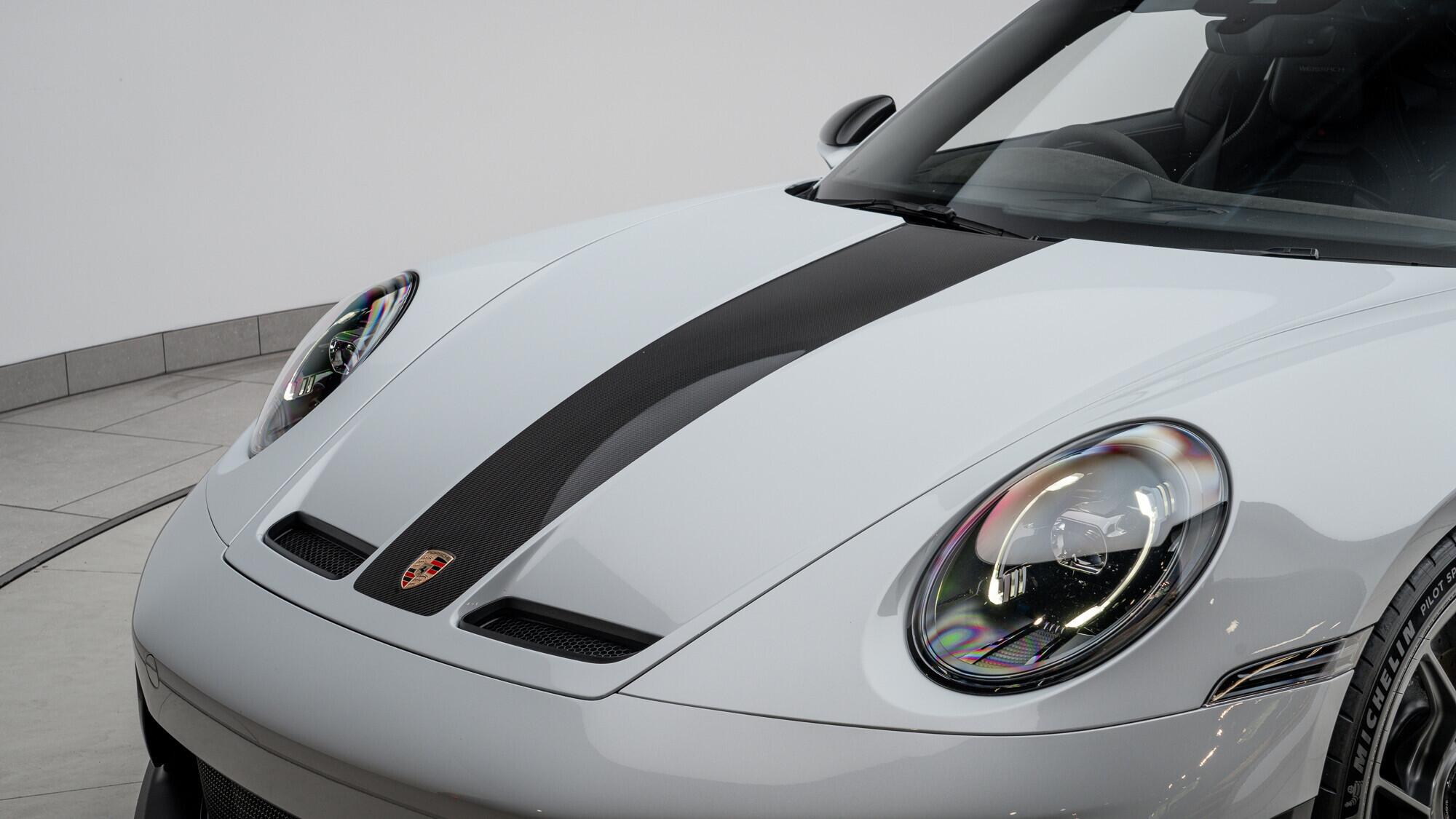Porsche 911 view 15