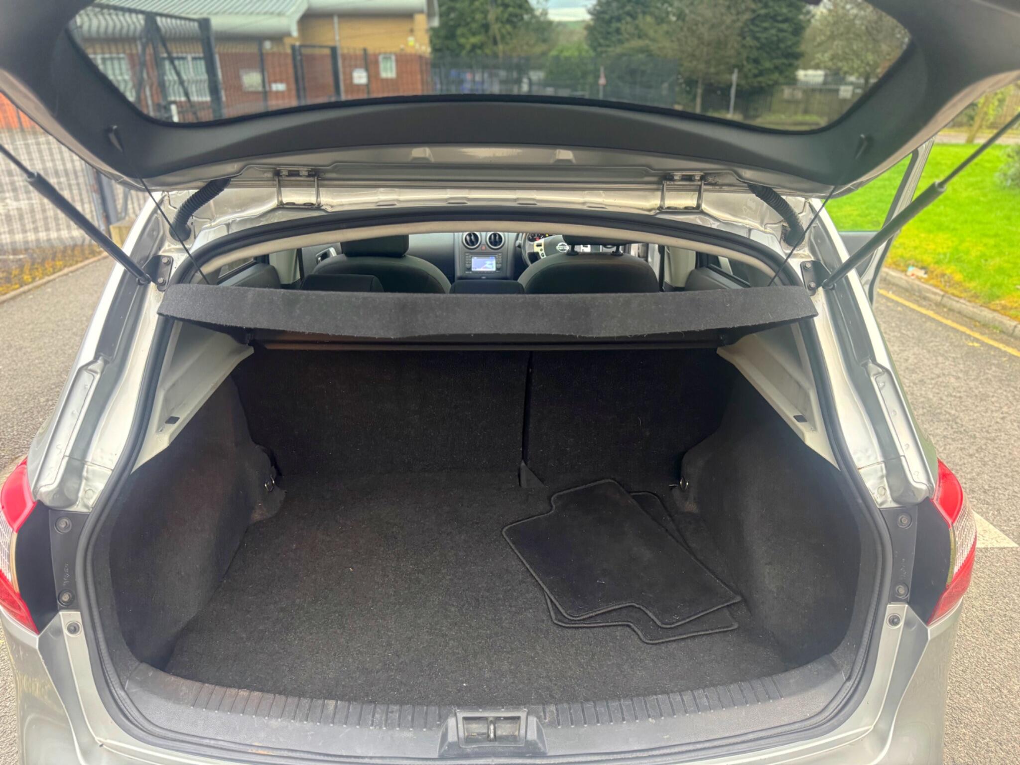 2012 Nissan Qashqai 1.5 dCi n-tec+ 2WD Euro 5 5dr image 15