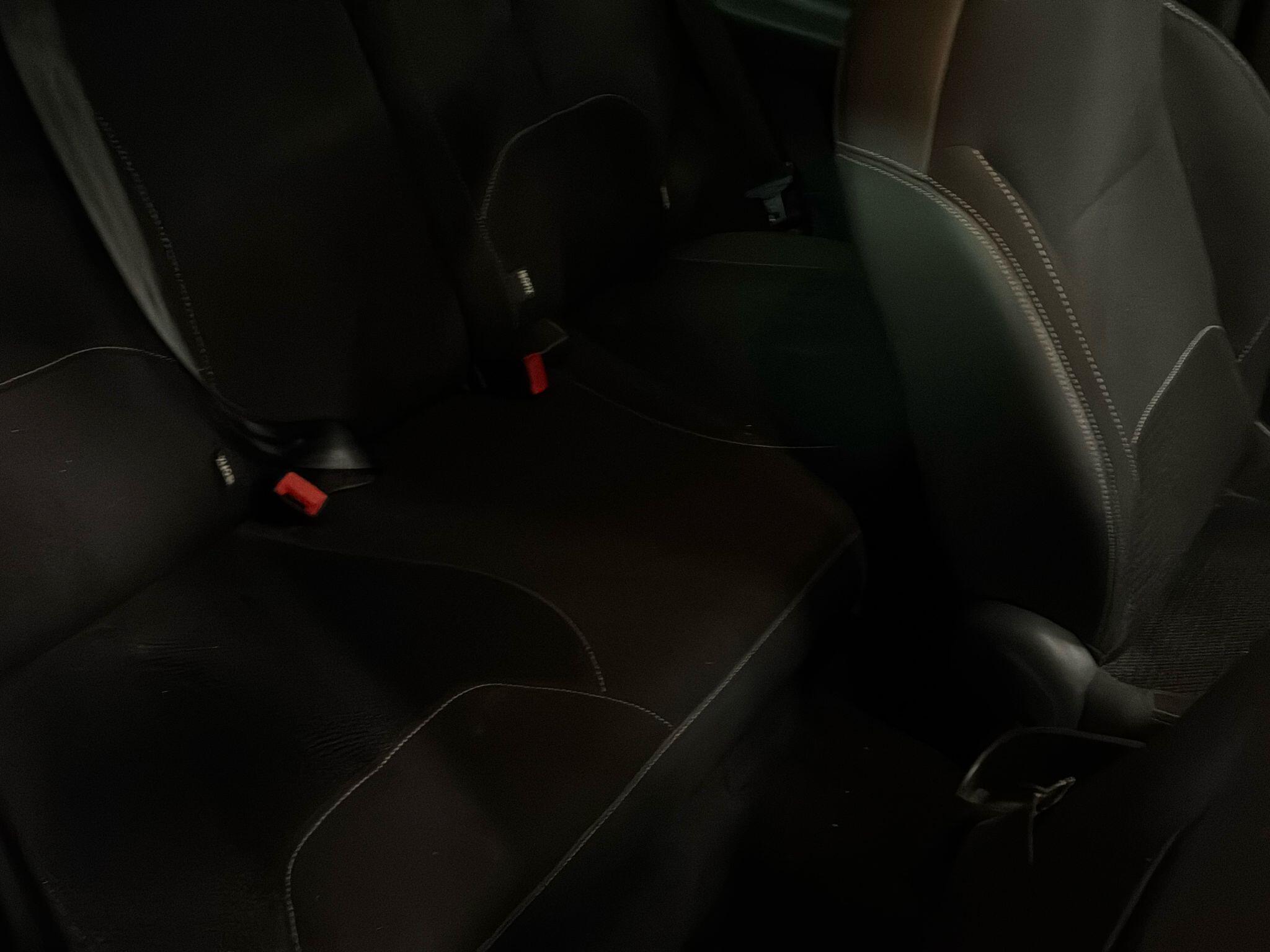 DS Automobiles DS 3 view 11