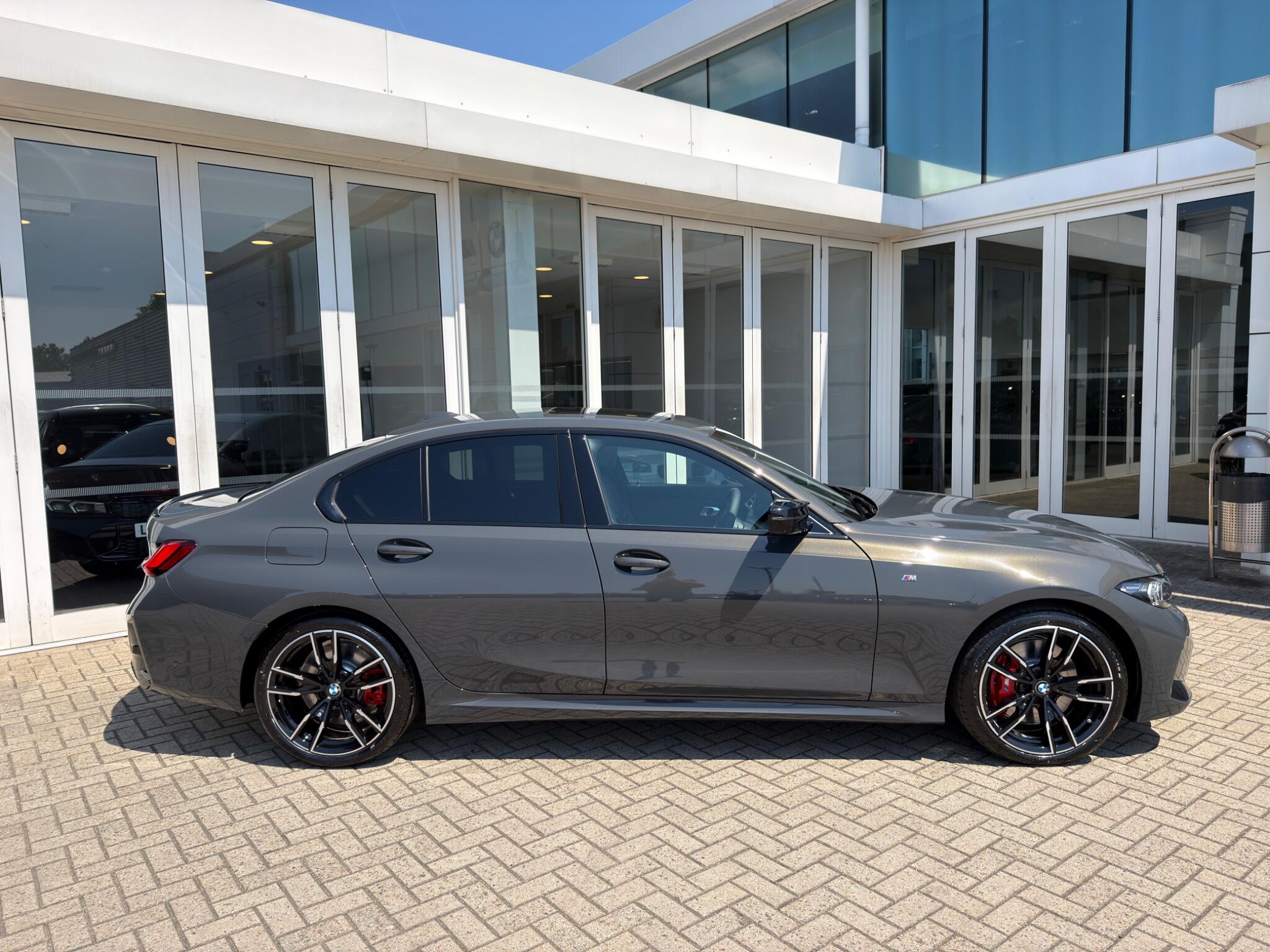 BMW 3 Series view 5