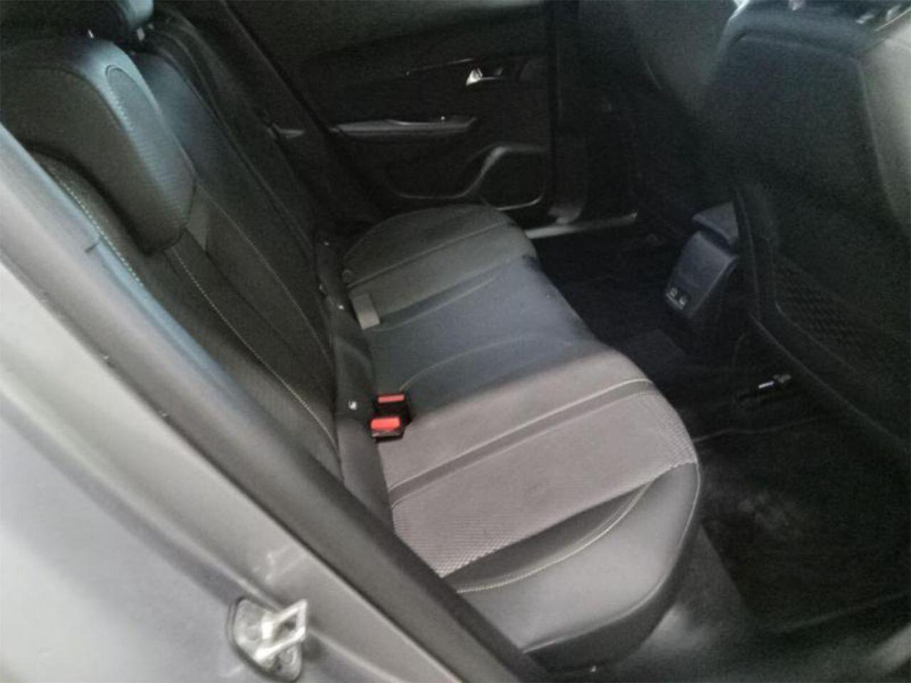 Peugeot 2008 view 5