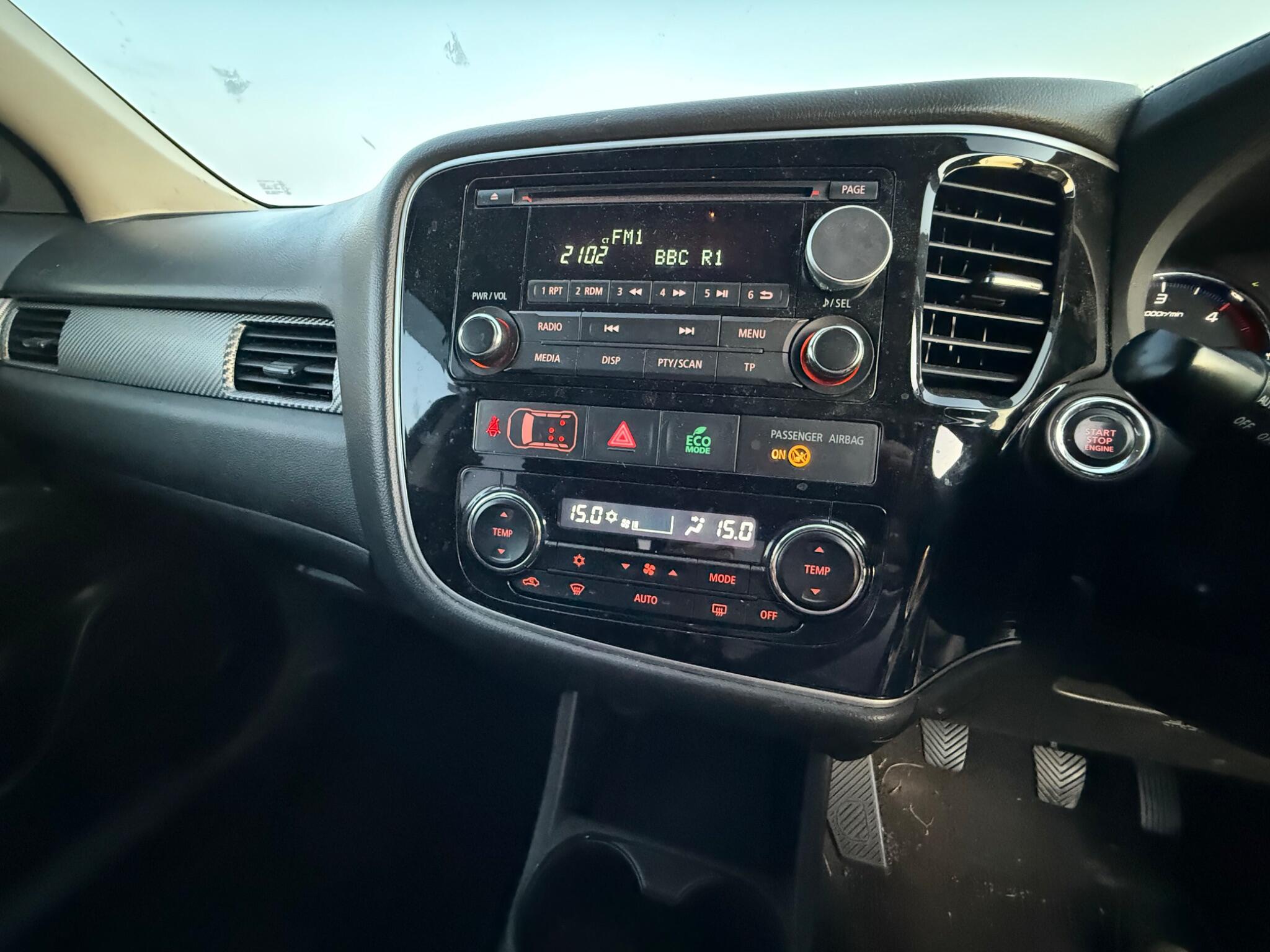 Mitsubishi Outlander 2.2 DI-D GX3 SUV 5dr Diesel Manual 4WD Euro 6 (s/s) (147 ps) — photo 43 of 90