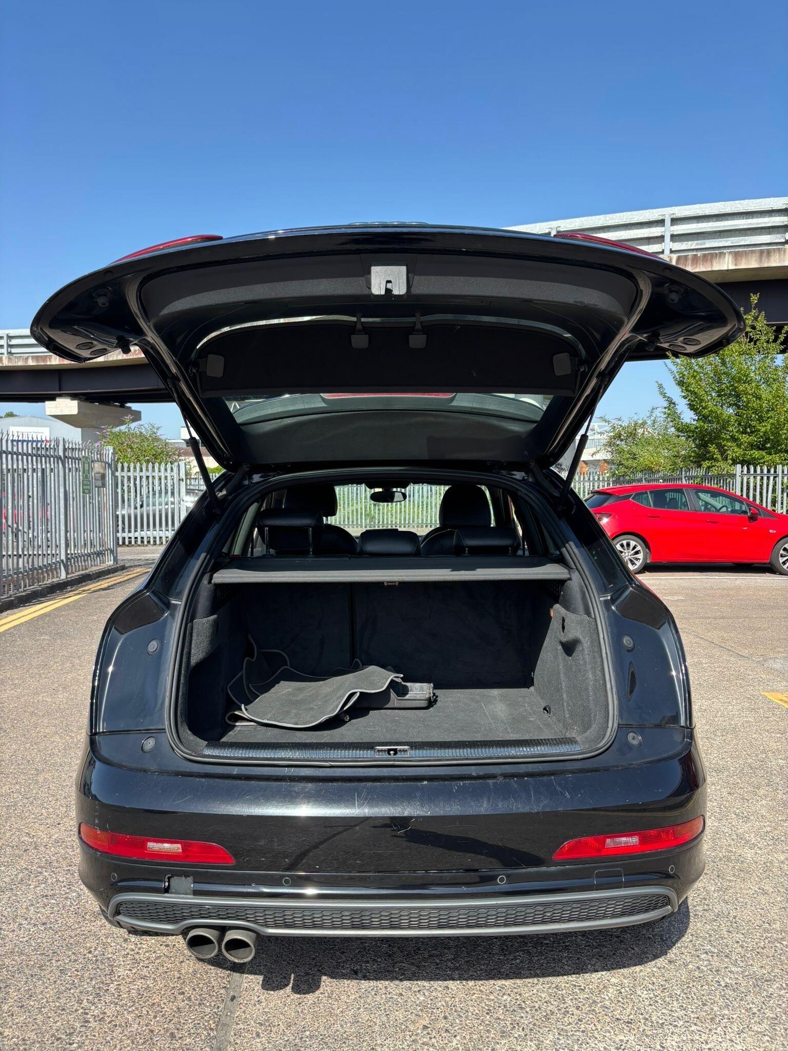 Audi Q3 view 40
