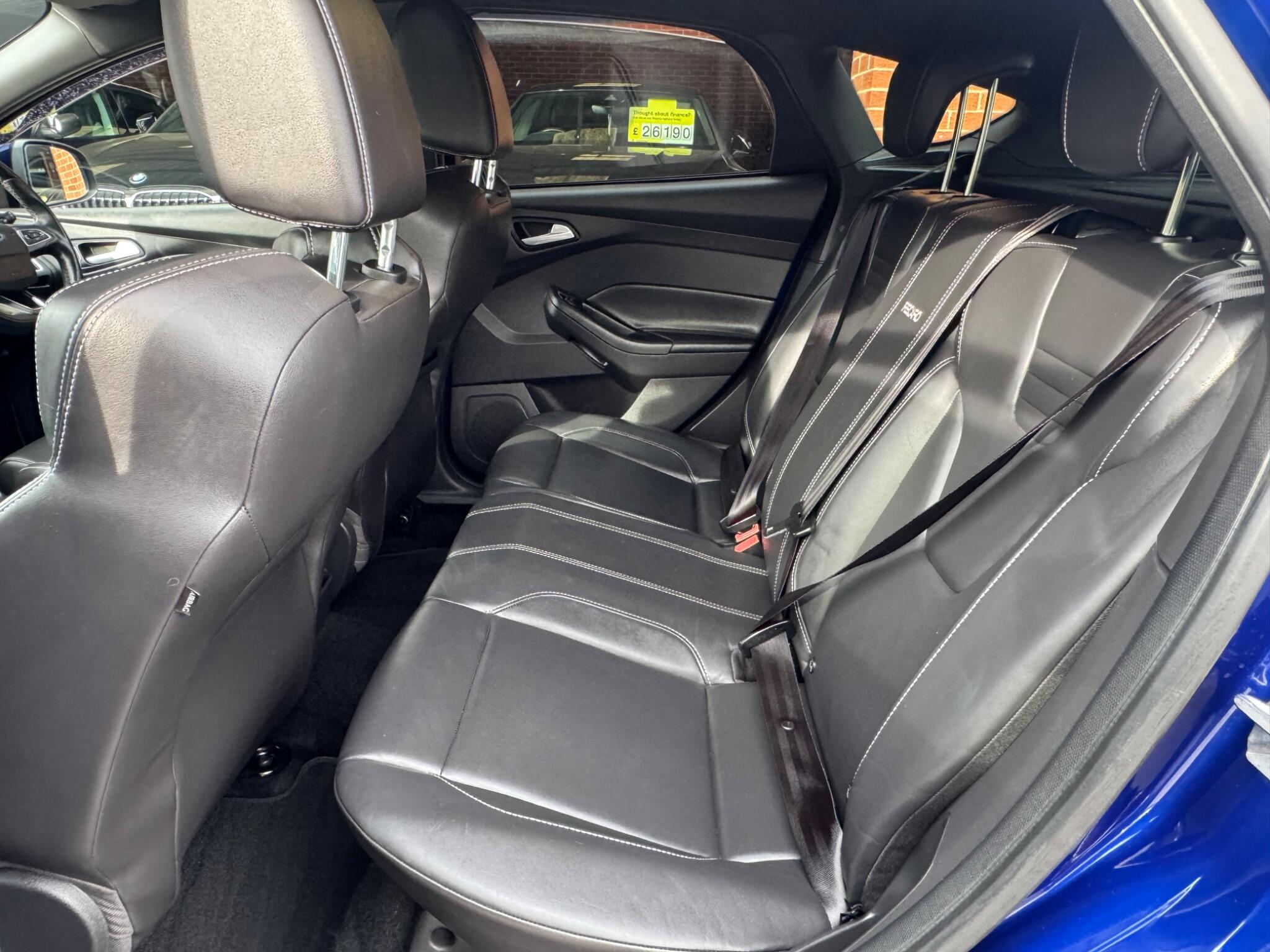 Ford Focus view 9
