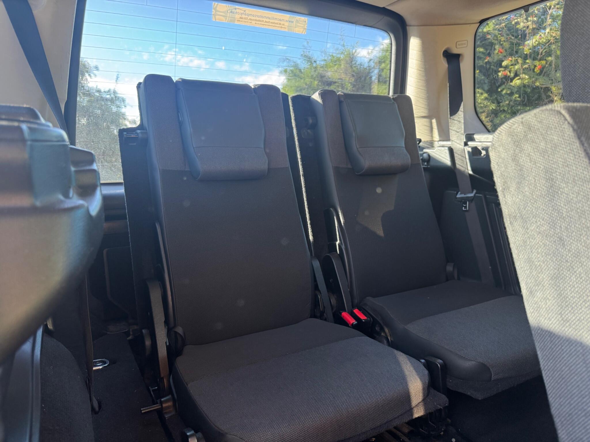 Land Rover Discovery view 23