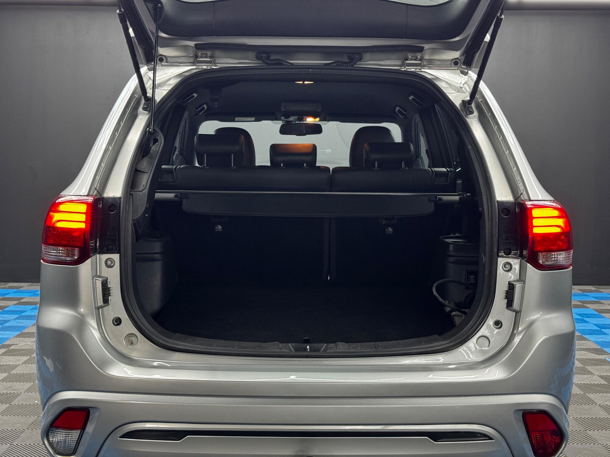 Mitsubishi Outlander view 32