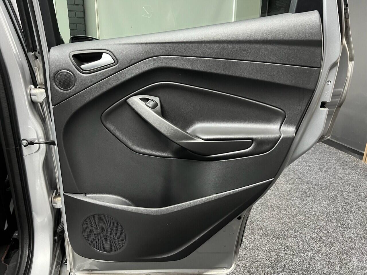 Ford Kuga view 40