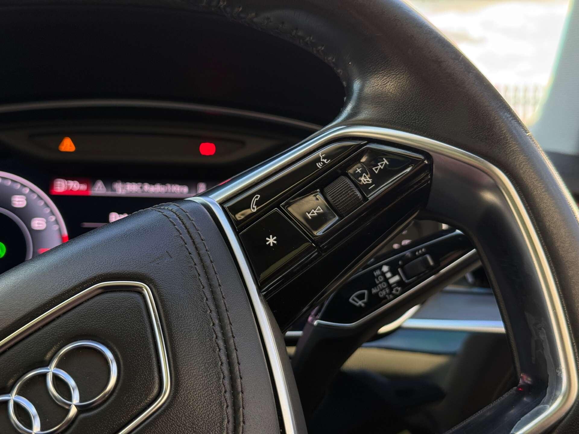 Audi A8 view 38