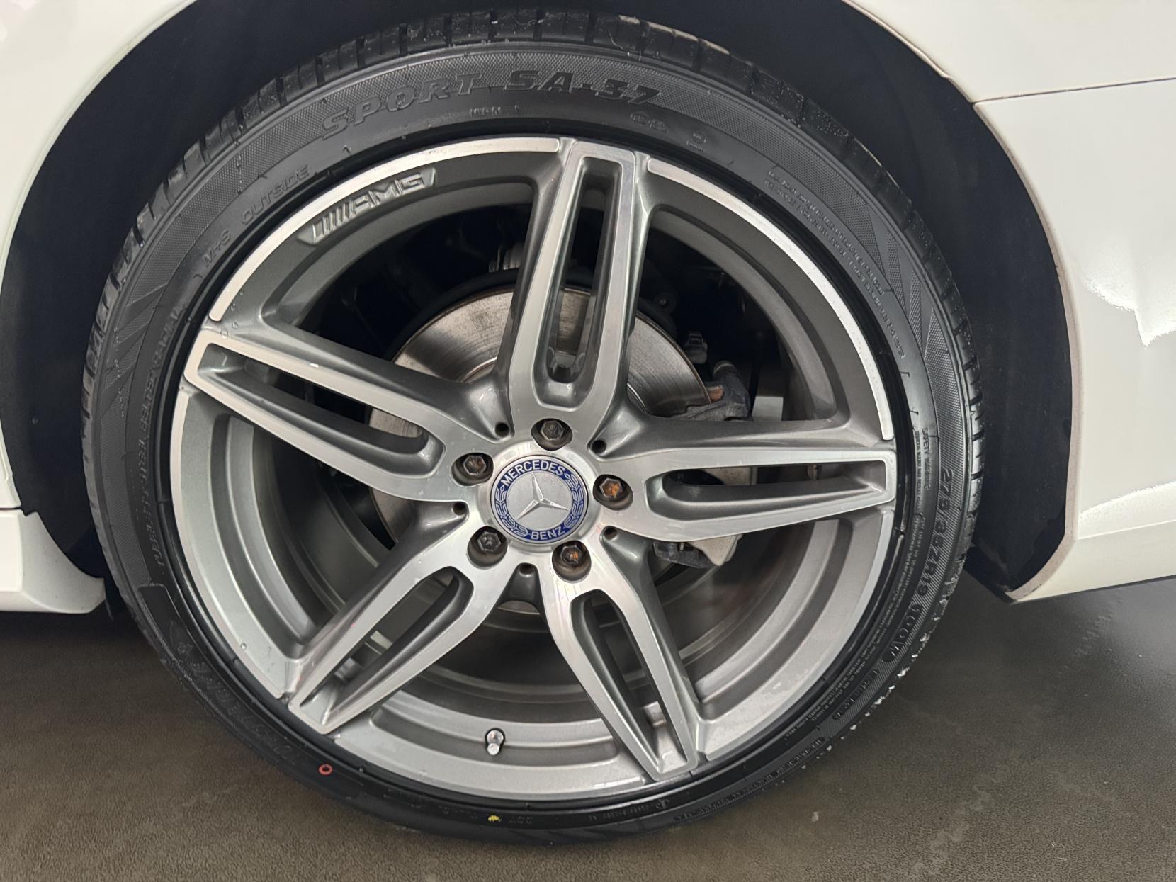 Mercedes-Benz E Class view 44