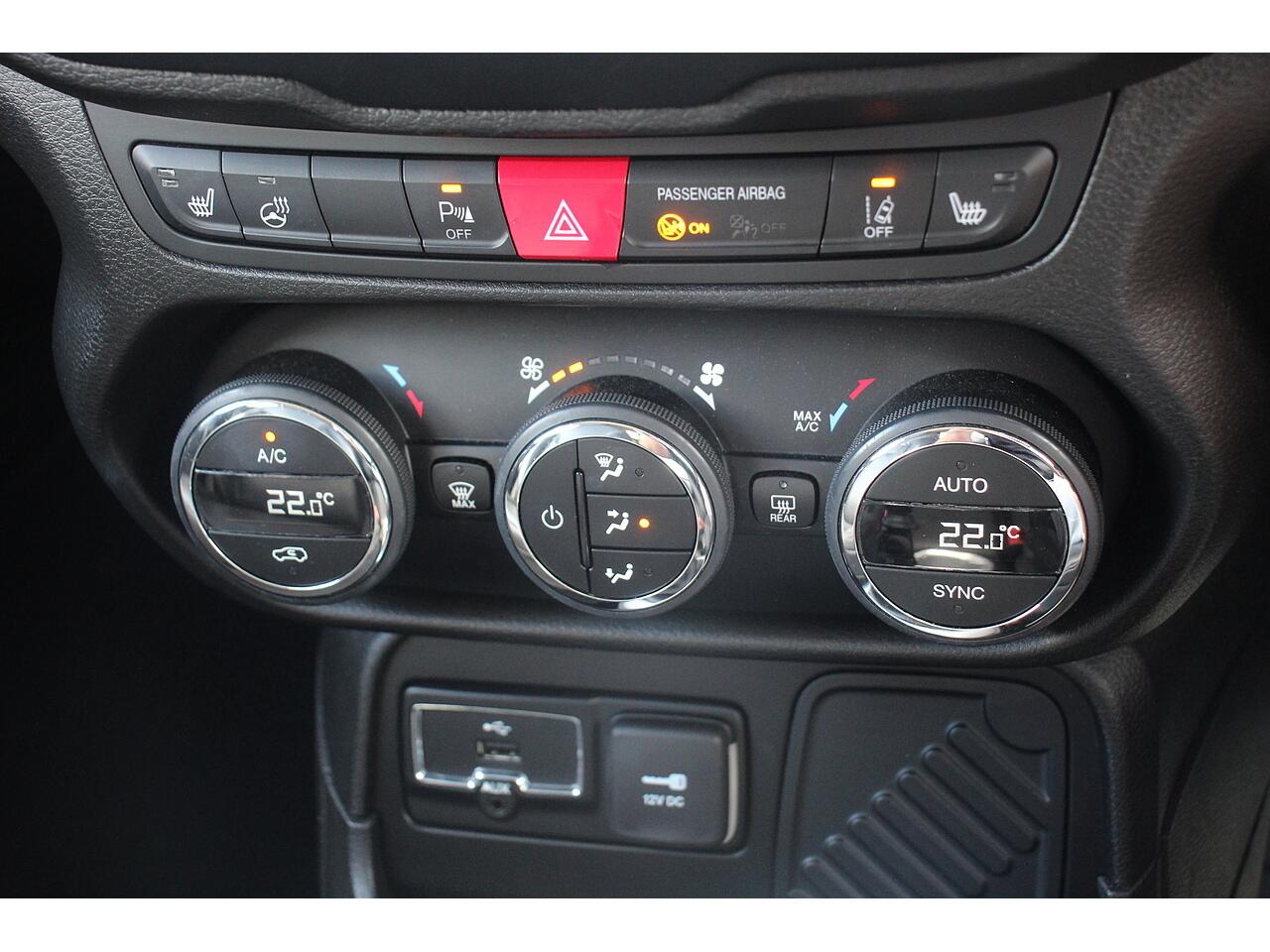 Jeep Renegade view 22