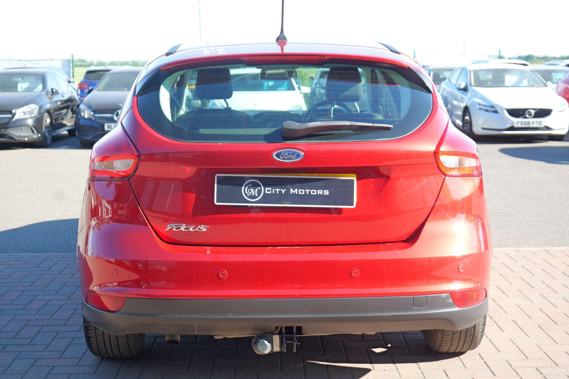 Ford Focus view 11