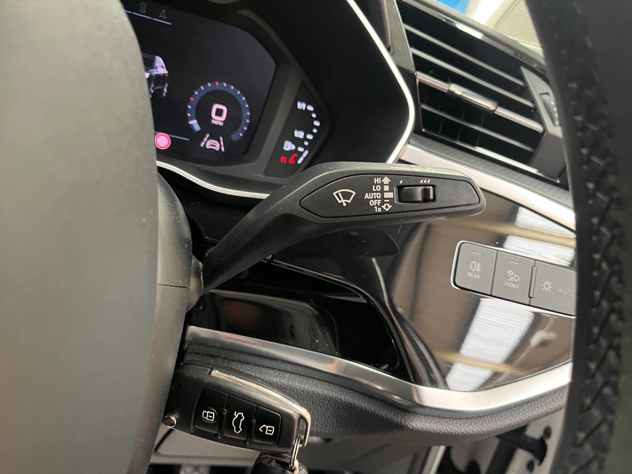 Audi Q3 view 29