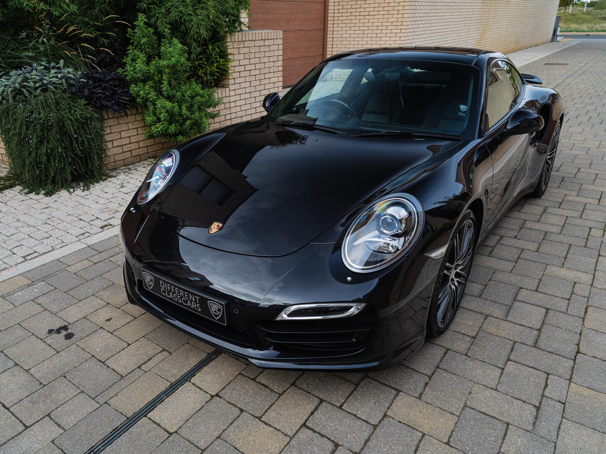 Porsche 911 view 7
