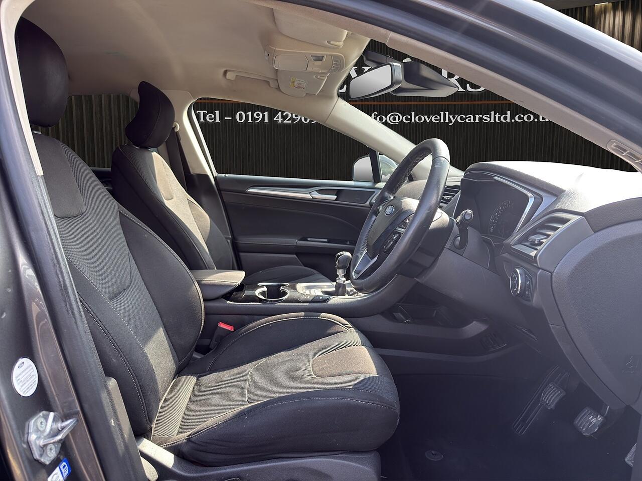 Ford Mondeo view 29