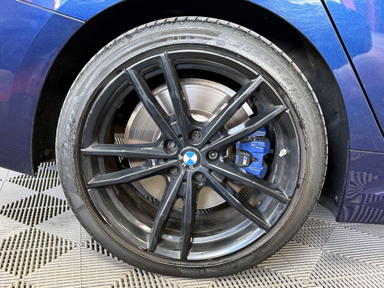 BMW 3 Series view 19