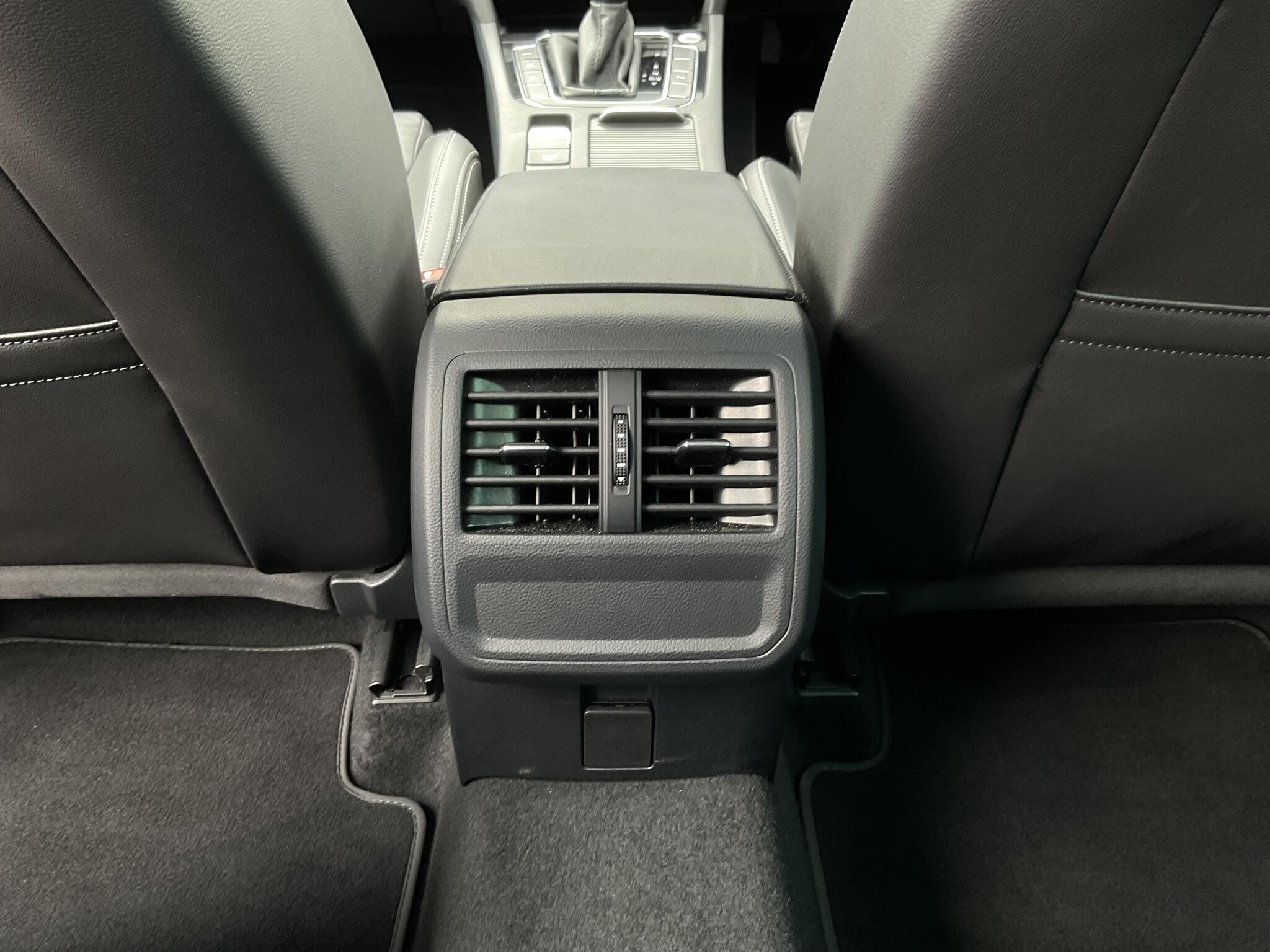 Volkswagen Passat view 25