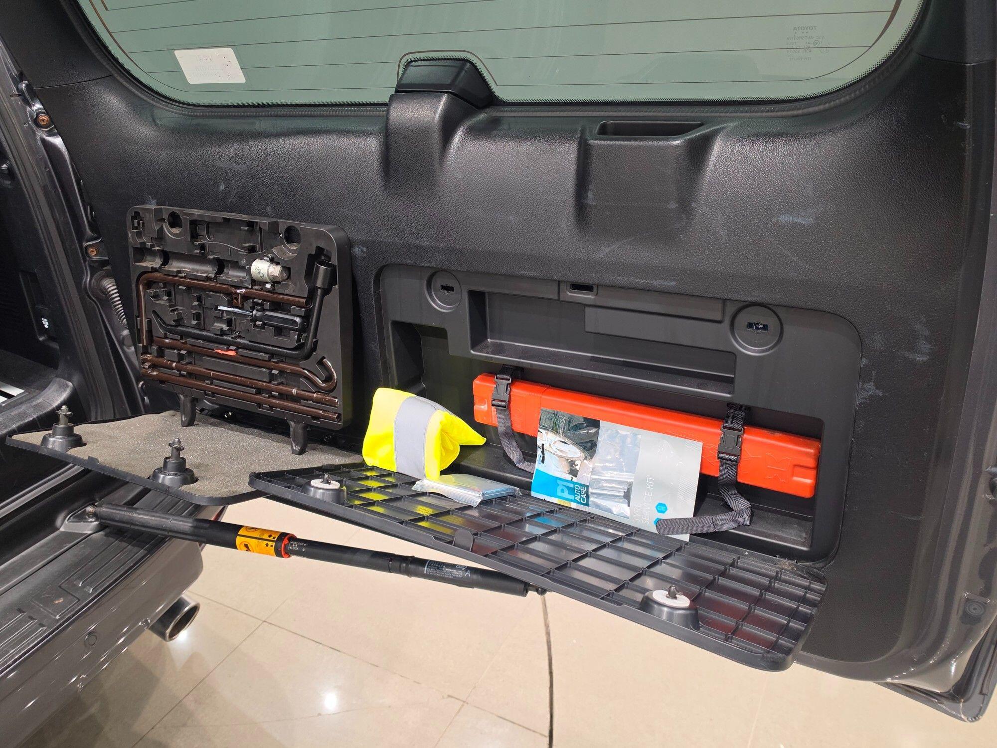 Toyota Land Cruiser view 61