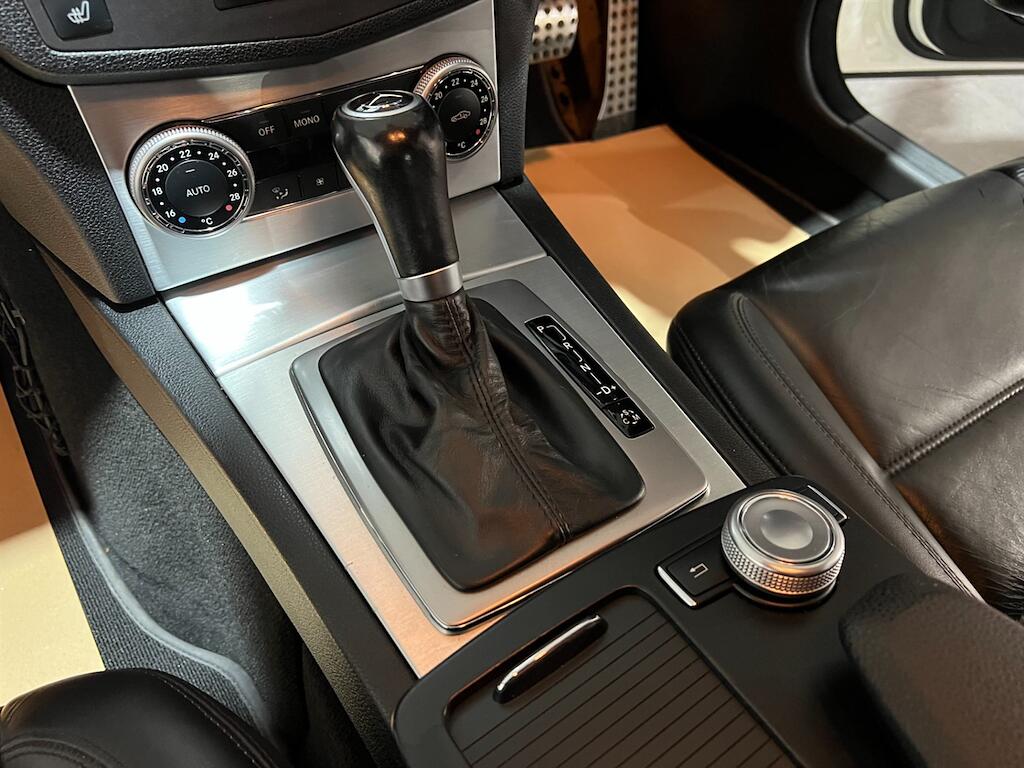 Mercedes-Benz C-Class view 26