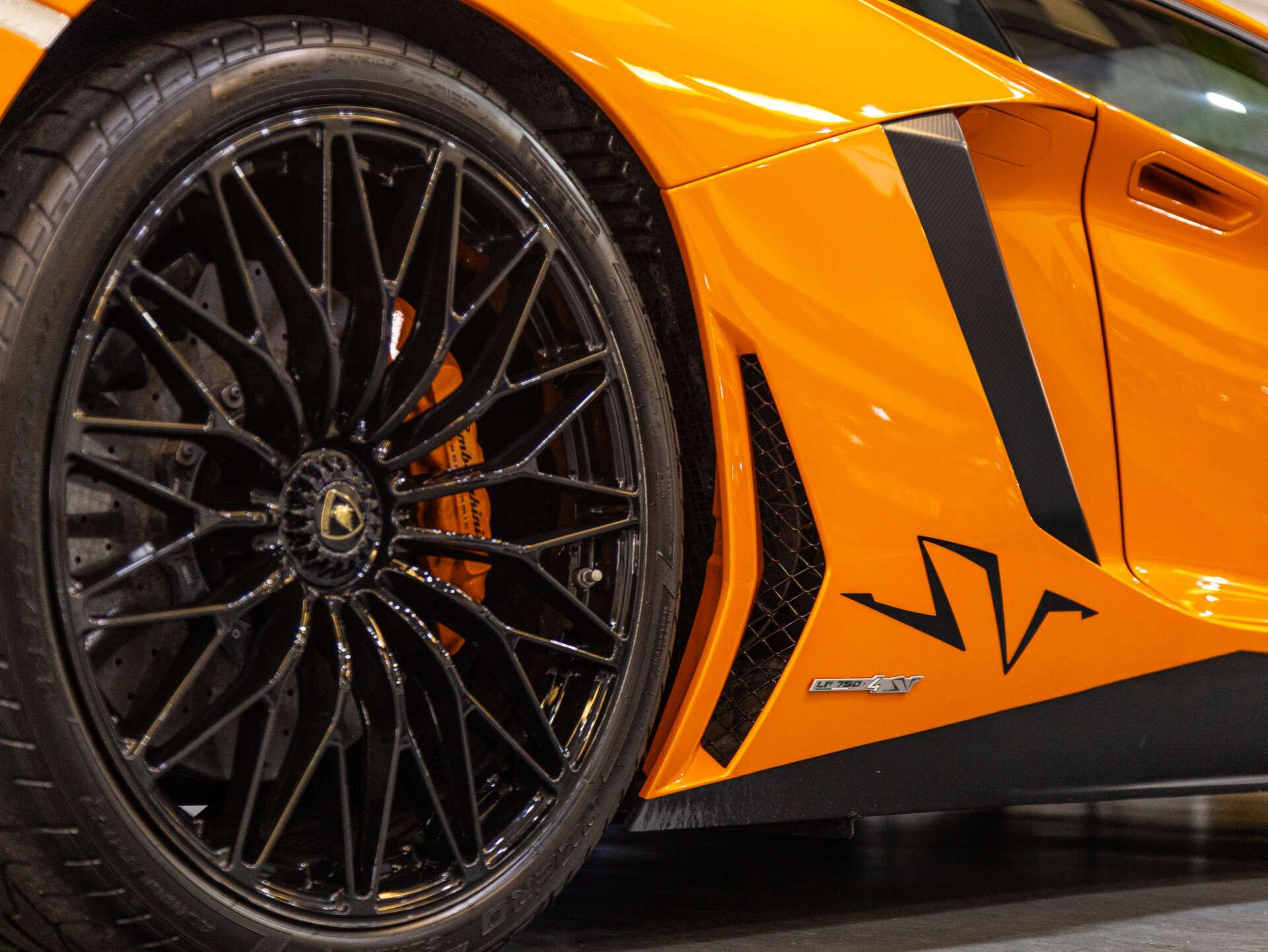 Lamborghini Aventador view 68