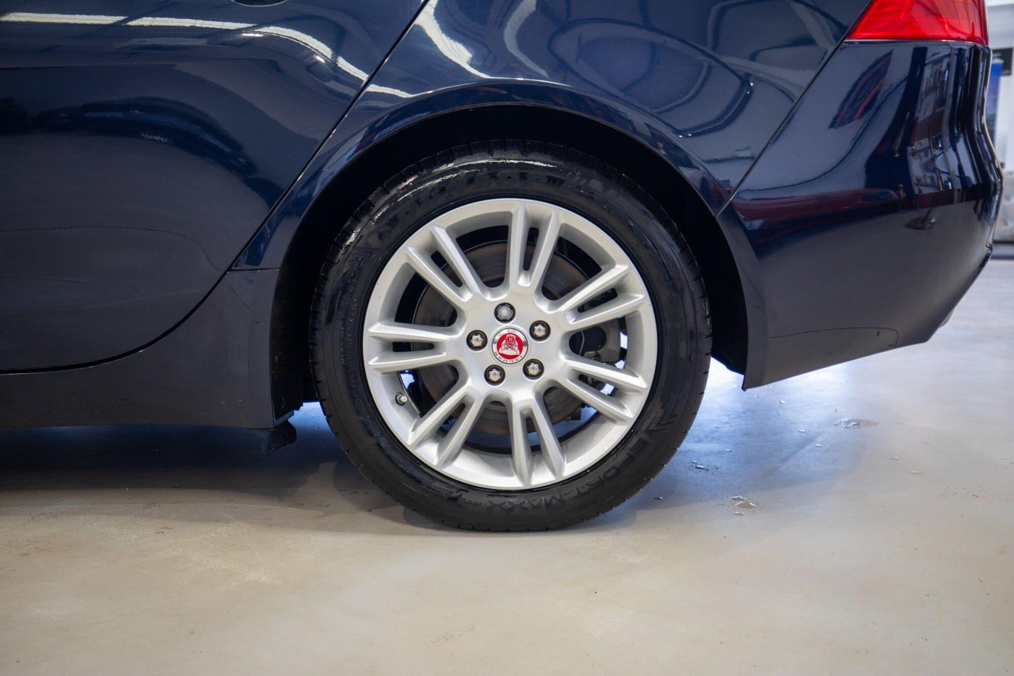 Jaguar Xe view 7