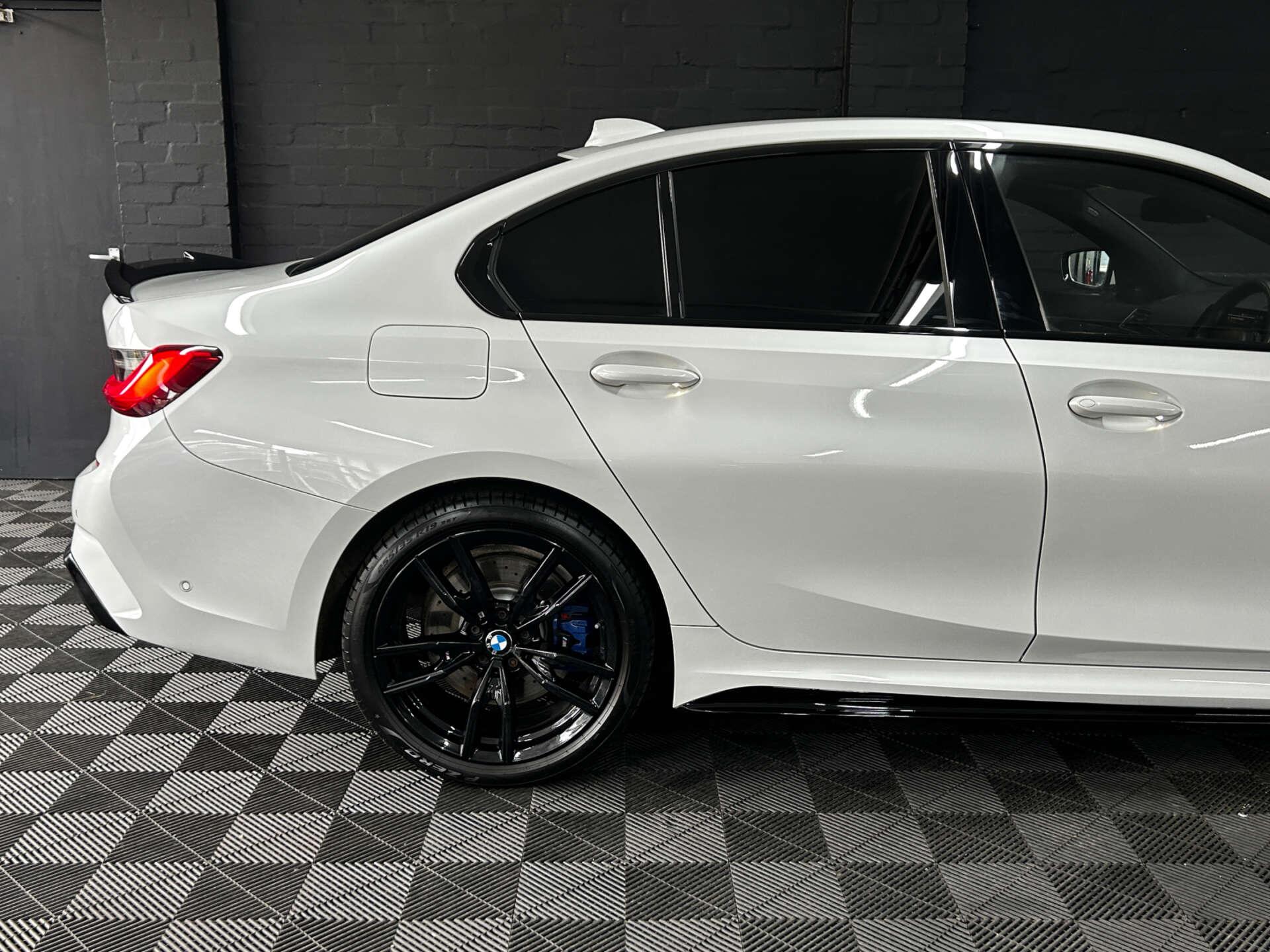 BMW 3 Series view 18