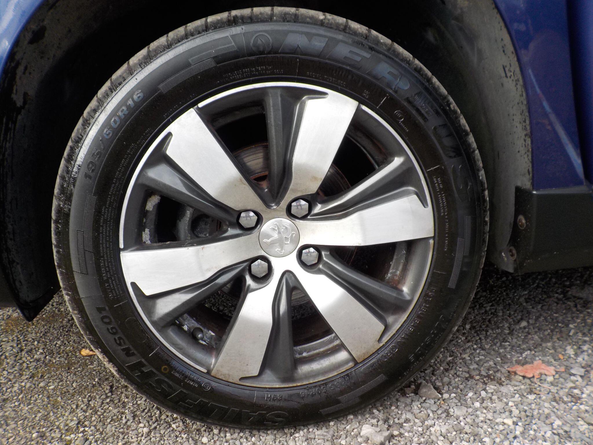 Peugeot 2008 1.6 e-HDi Allure Euro 5 (s/s) 5dr