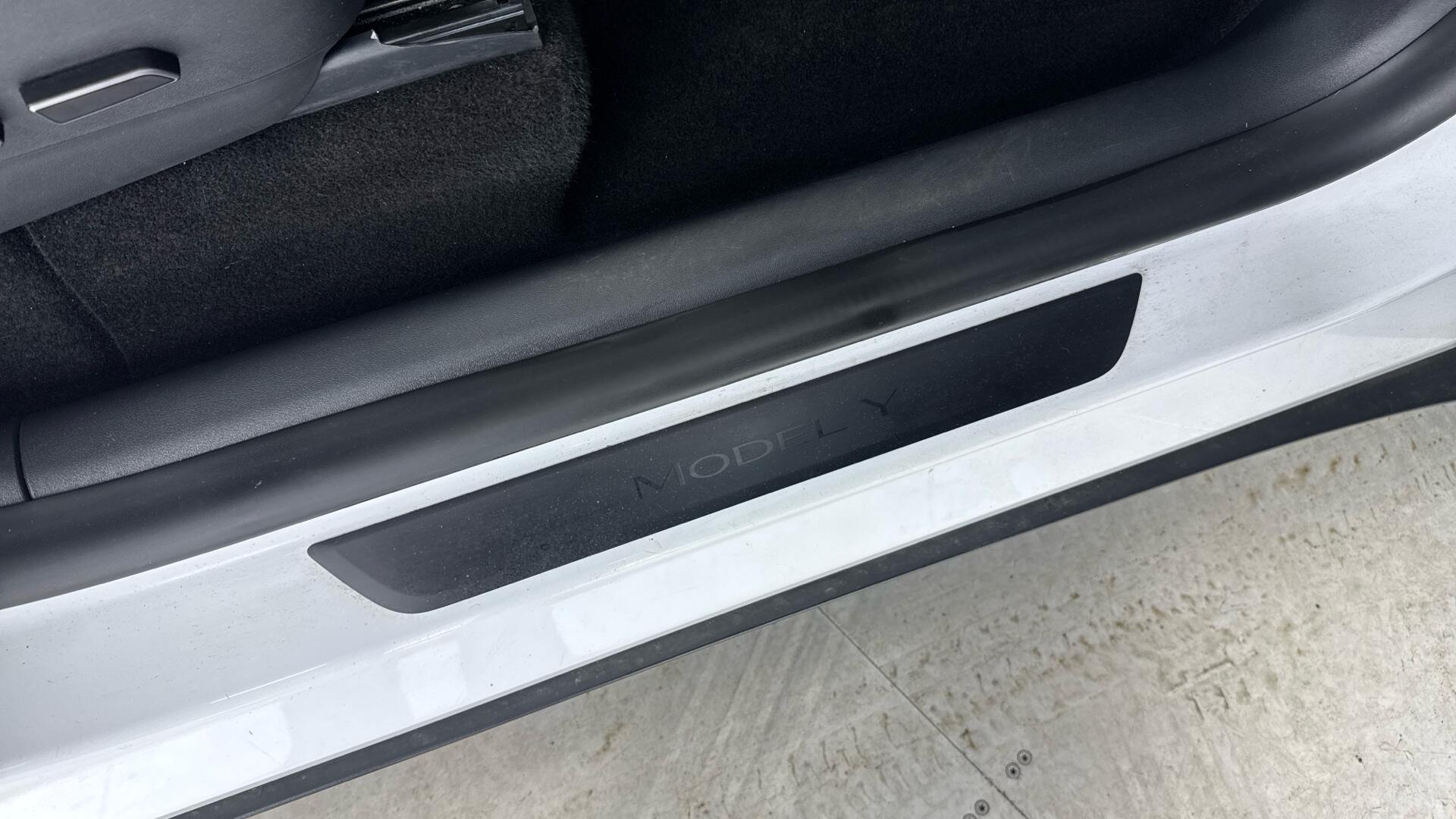 Tesla Model Y view 19