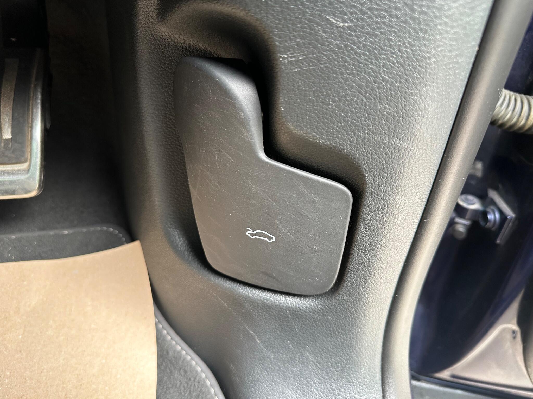 Audi Q8 view 35