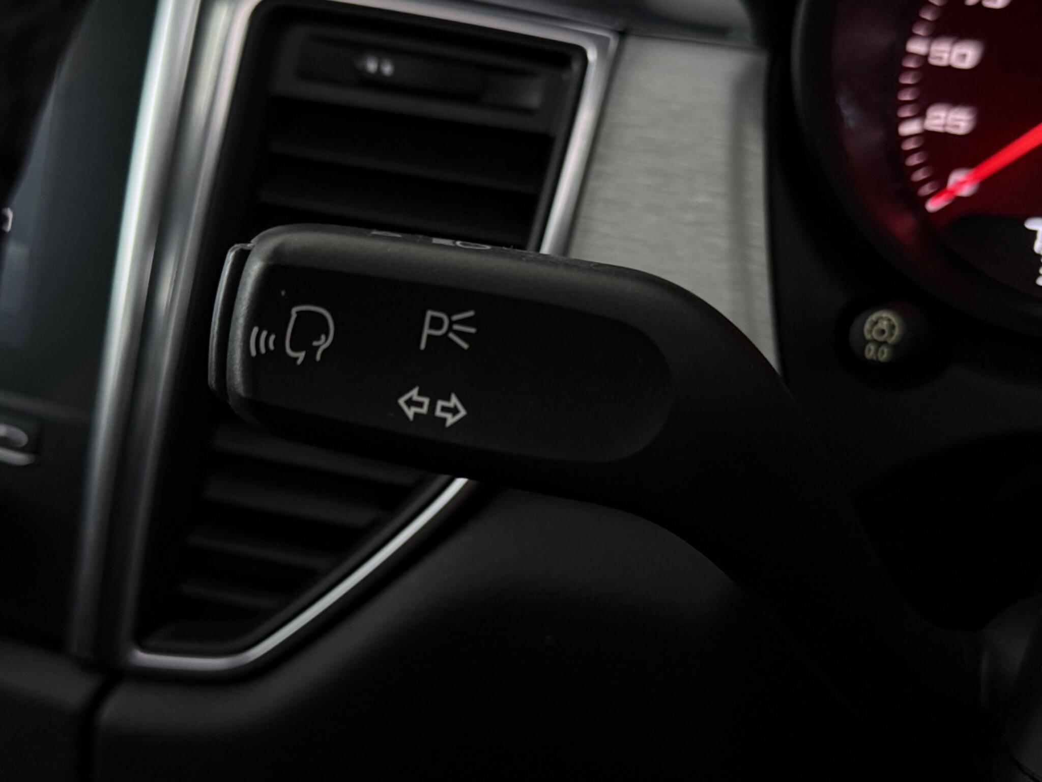 Porsche Macan view 19