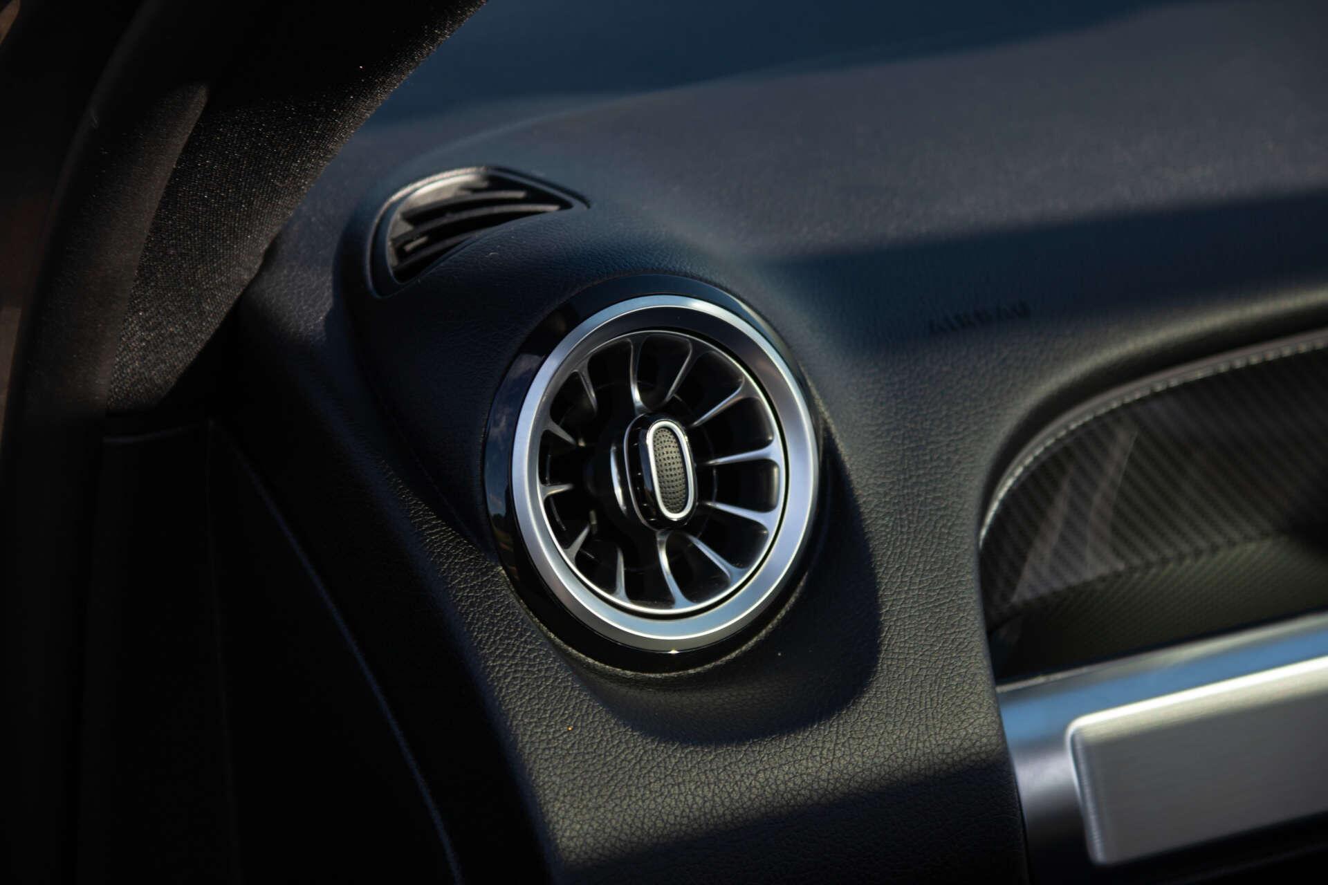 Mercedes-Benz GLB view 33