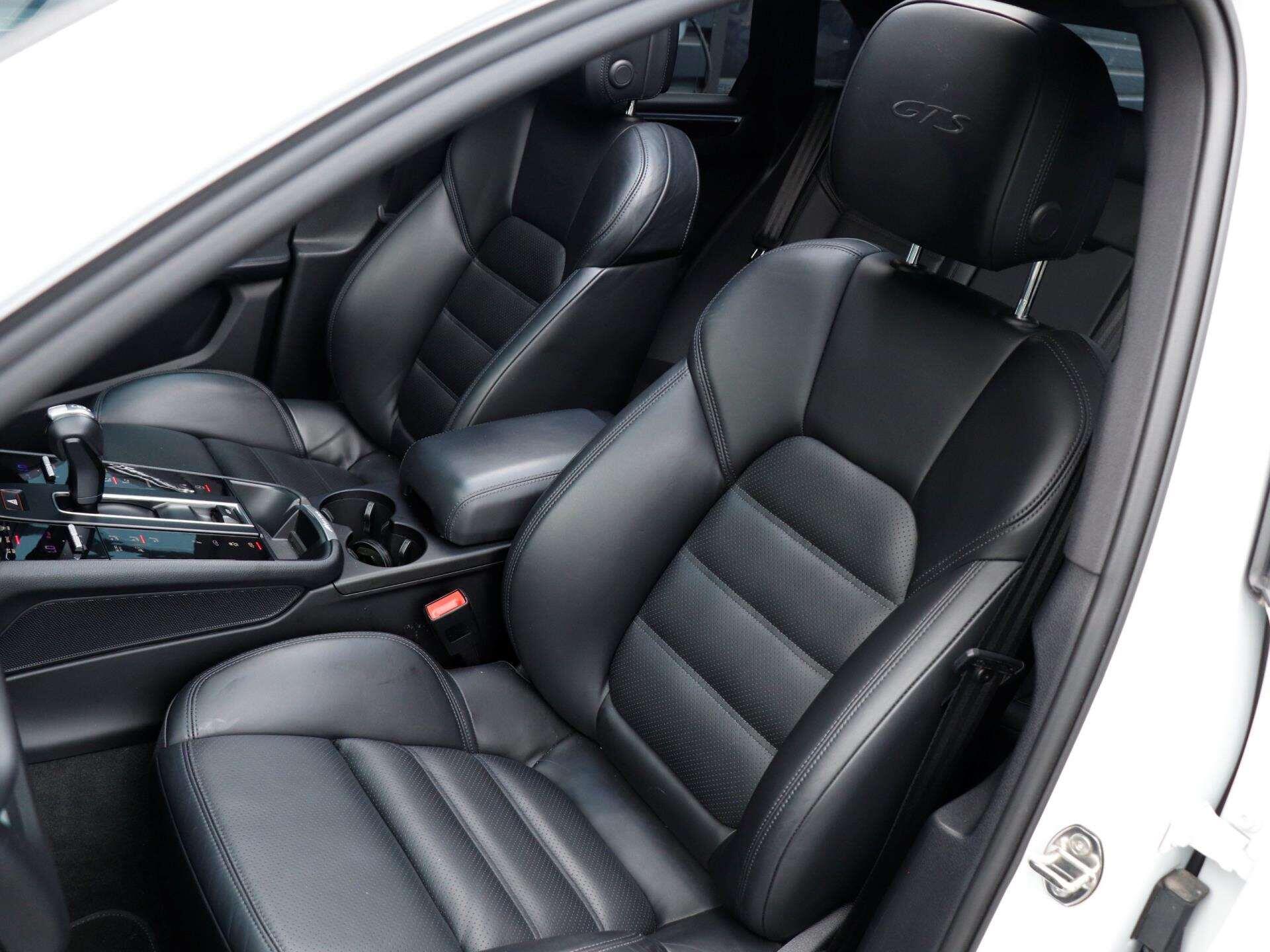 Porsche Macan view 27
