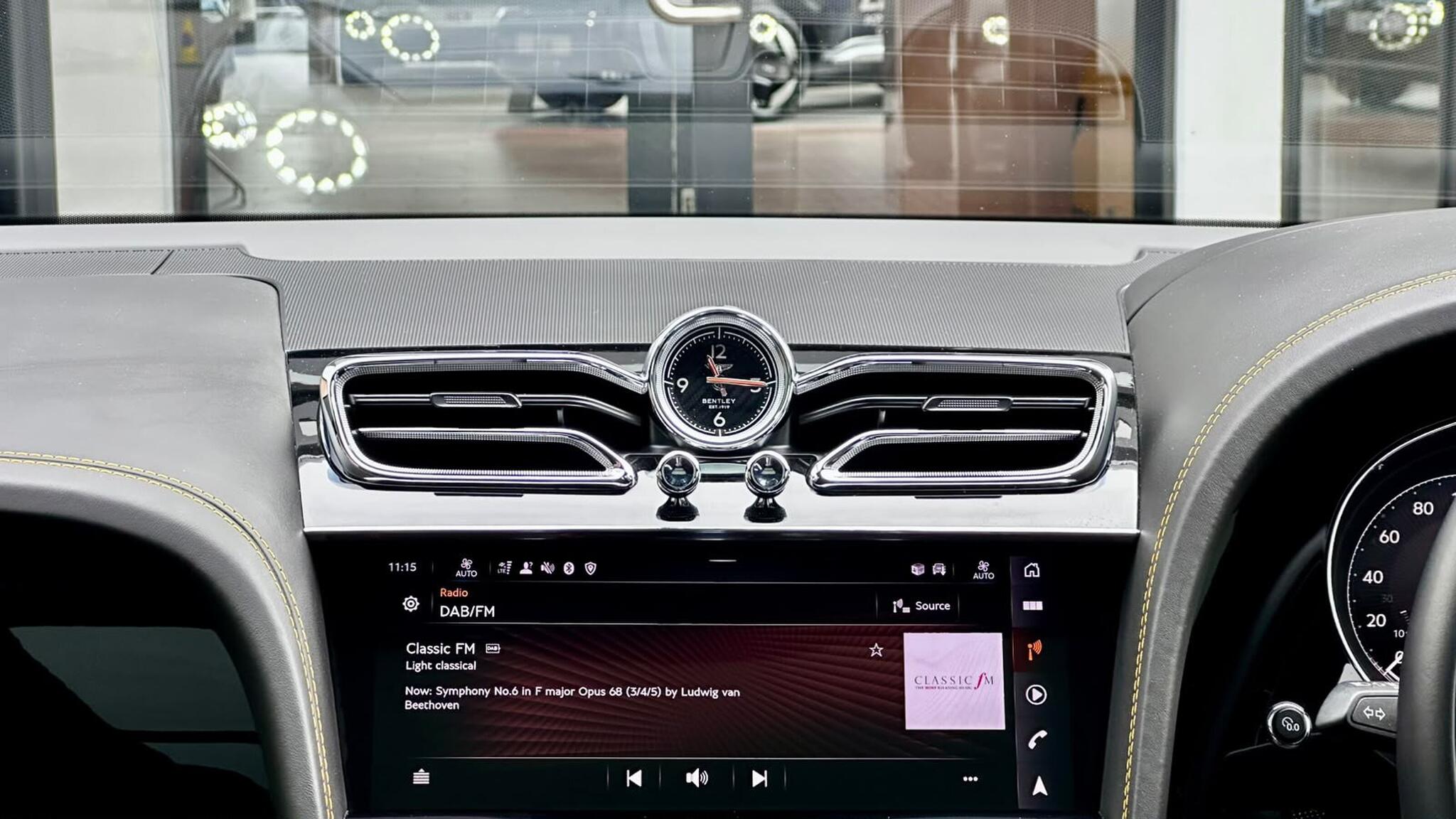 Bentley Bentayga view 43