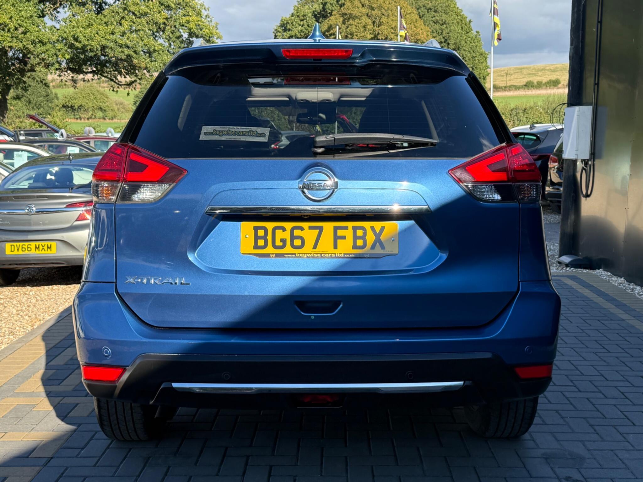 Nissan X-Trail view 5