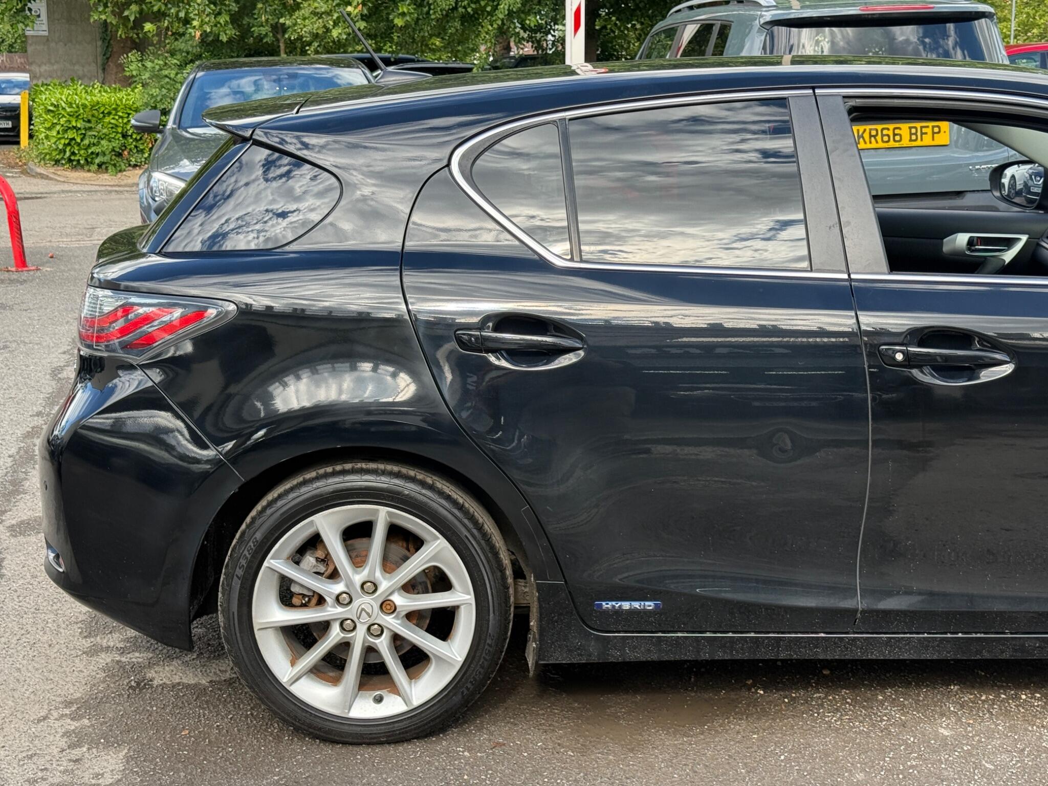Lexus CT - Image 22