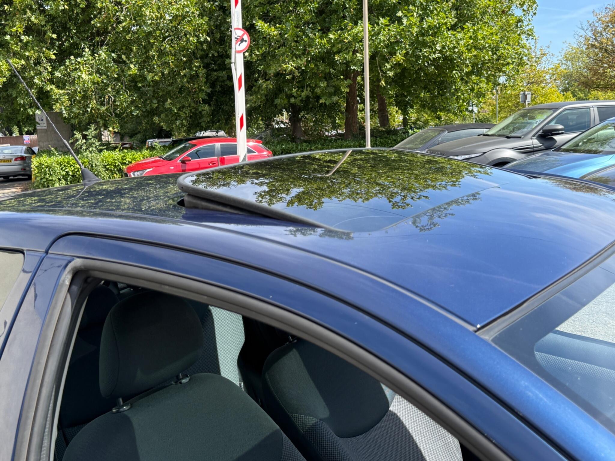 Toyota Yaris - Image 18