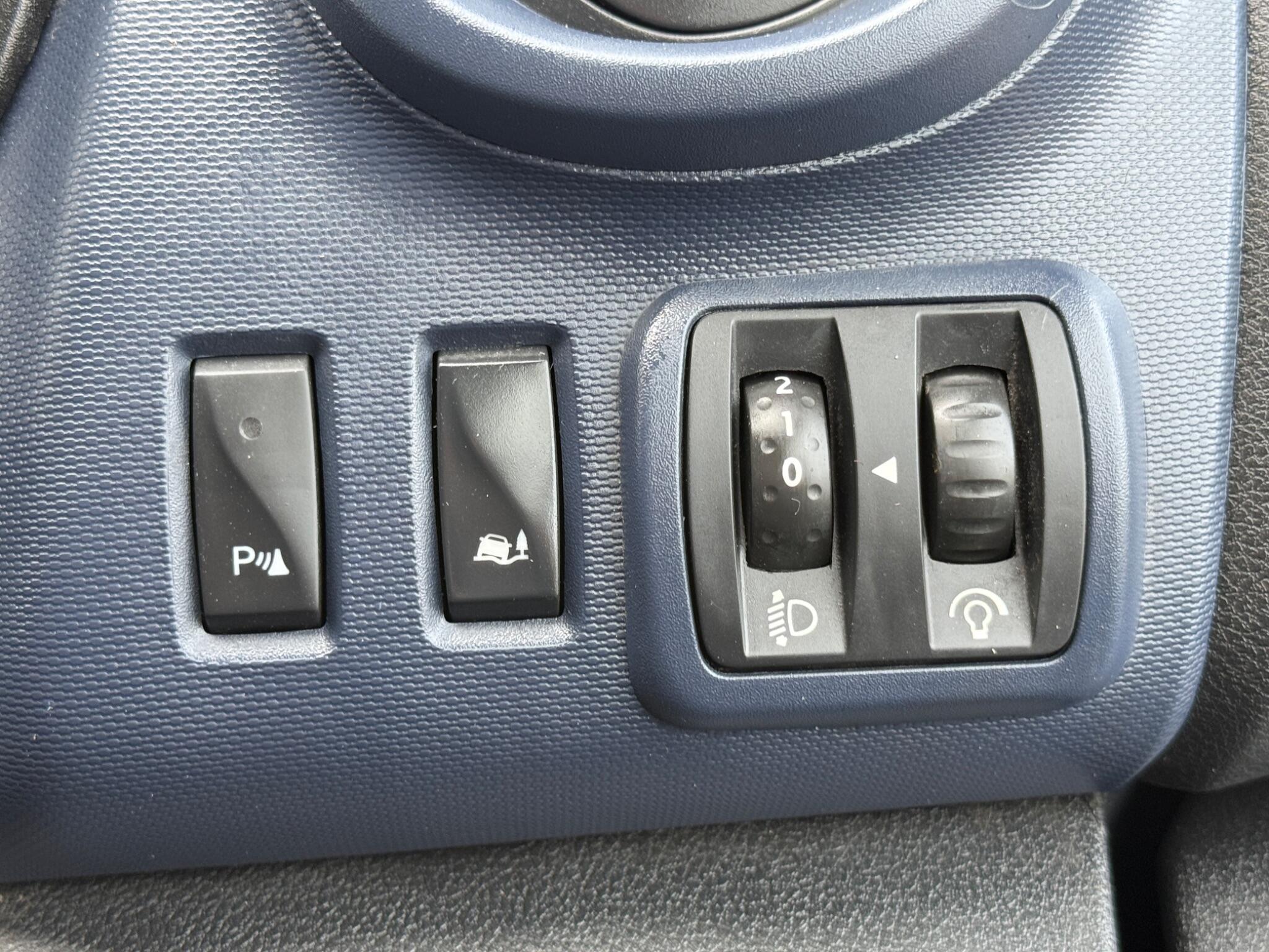 Vauxhall Vivaro - Image 63