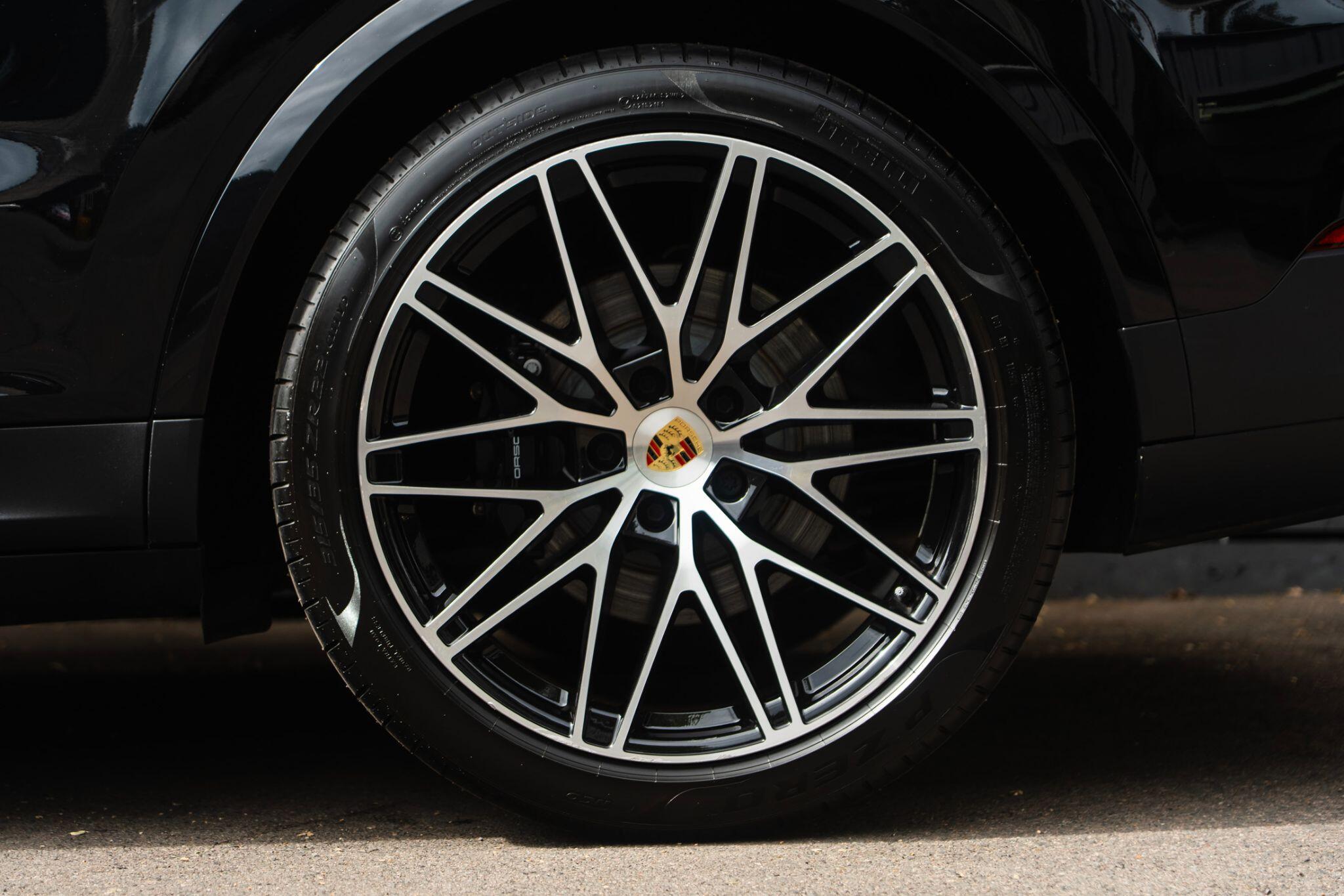Porsche Cayenne view 41
