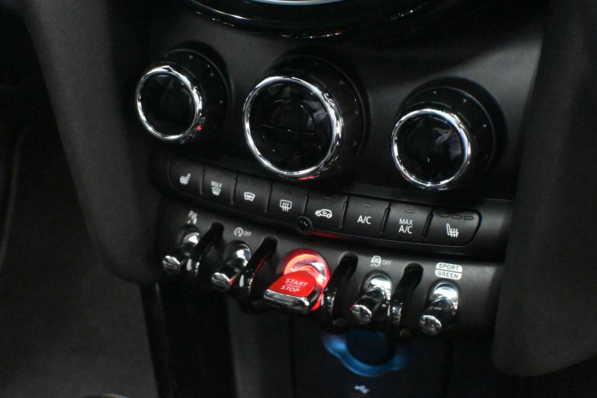 Mini Hatch view 38