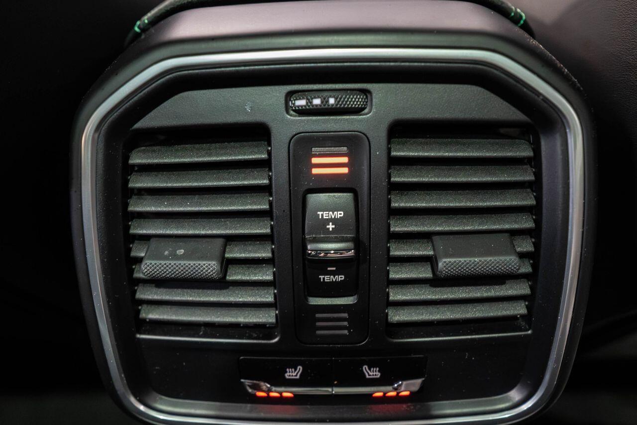 Porsche Macan view 39