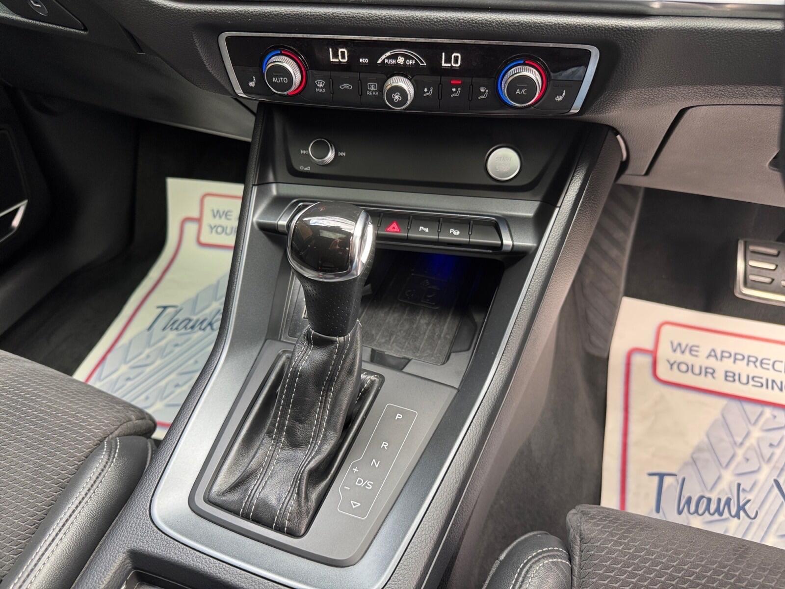 Audi Q3 view 9