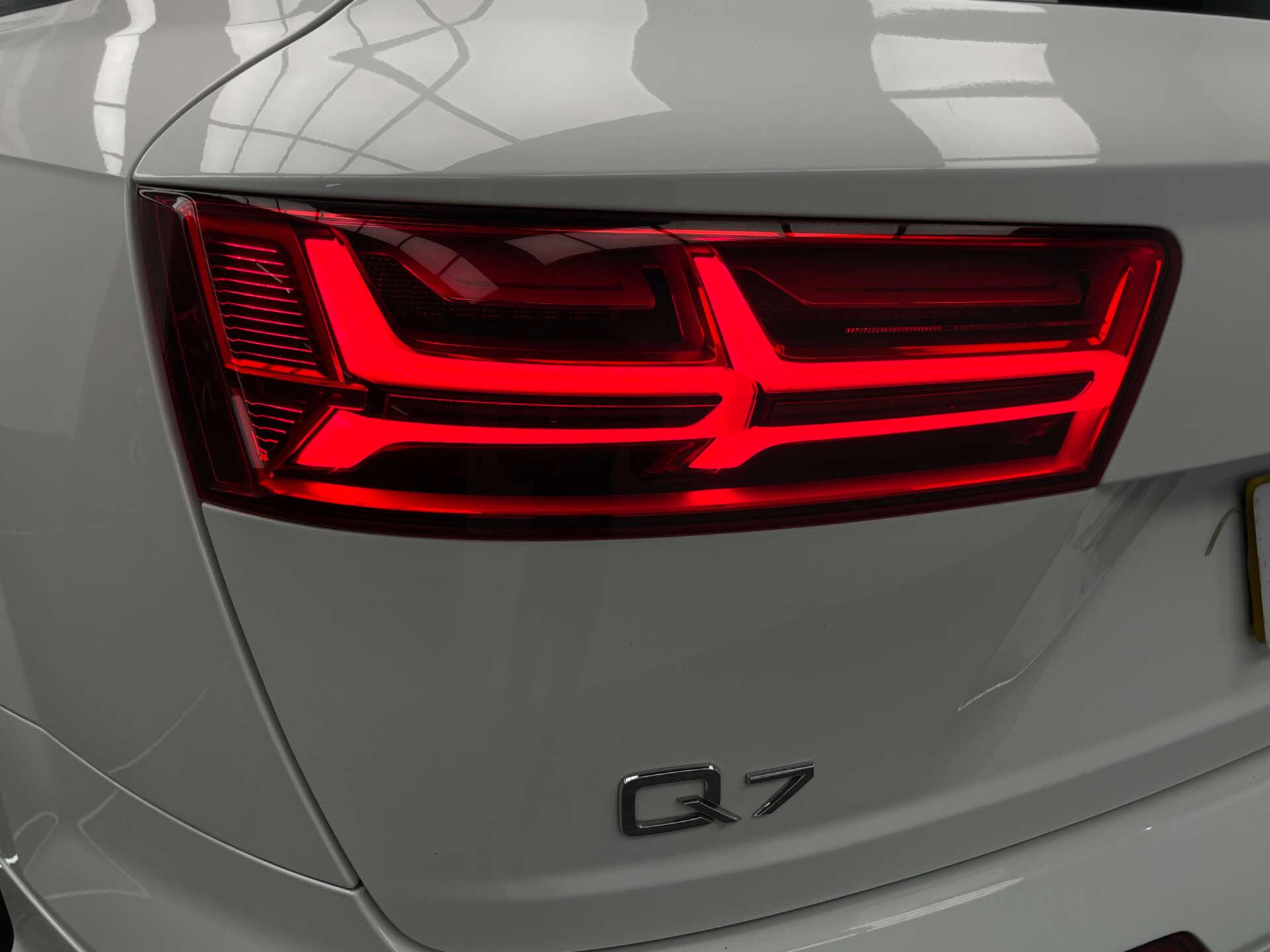 Audi Q7 view 41