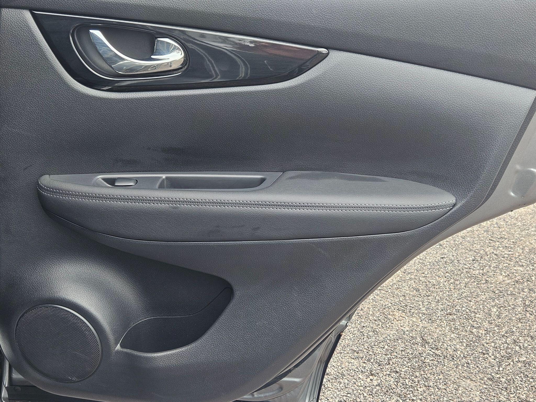 2017 Nissan Qashqai image 40