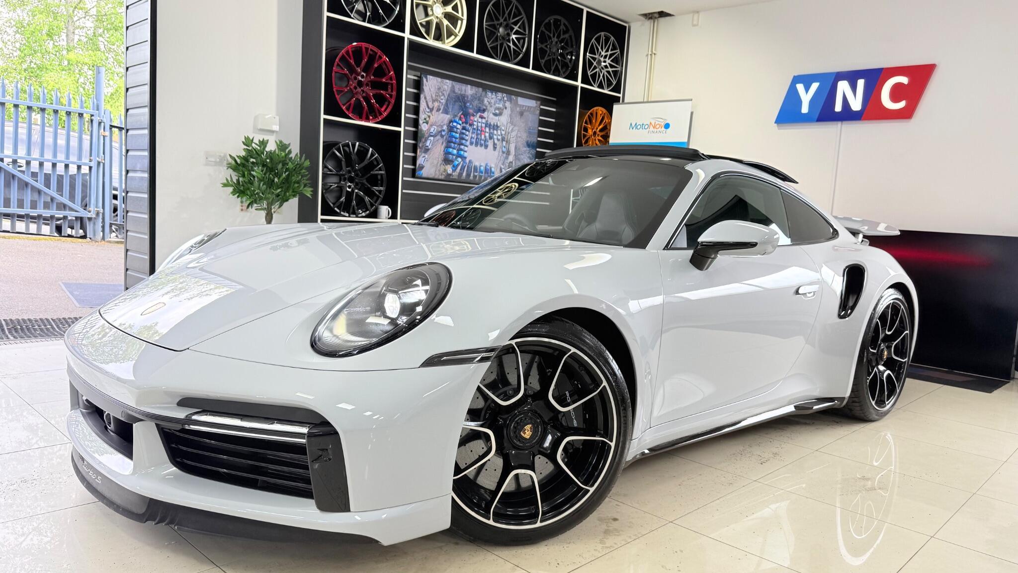 Porsche 911 view 40