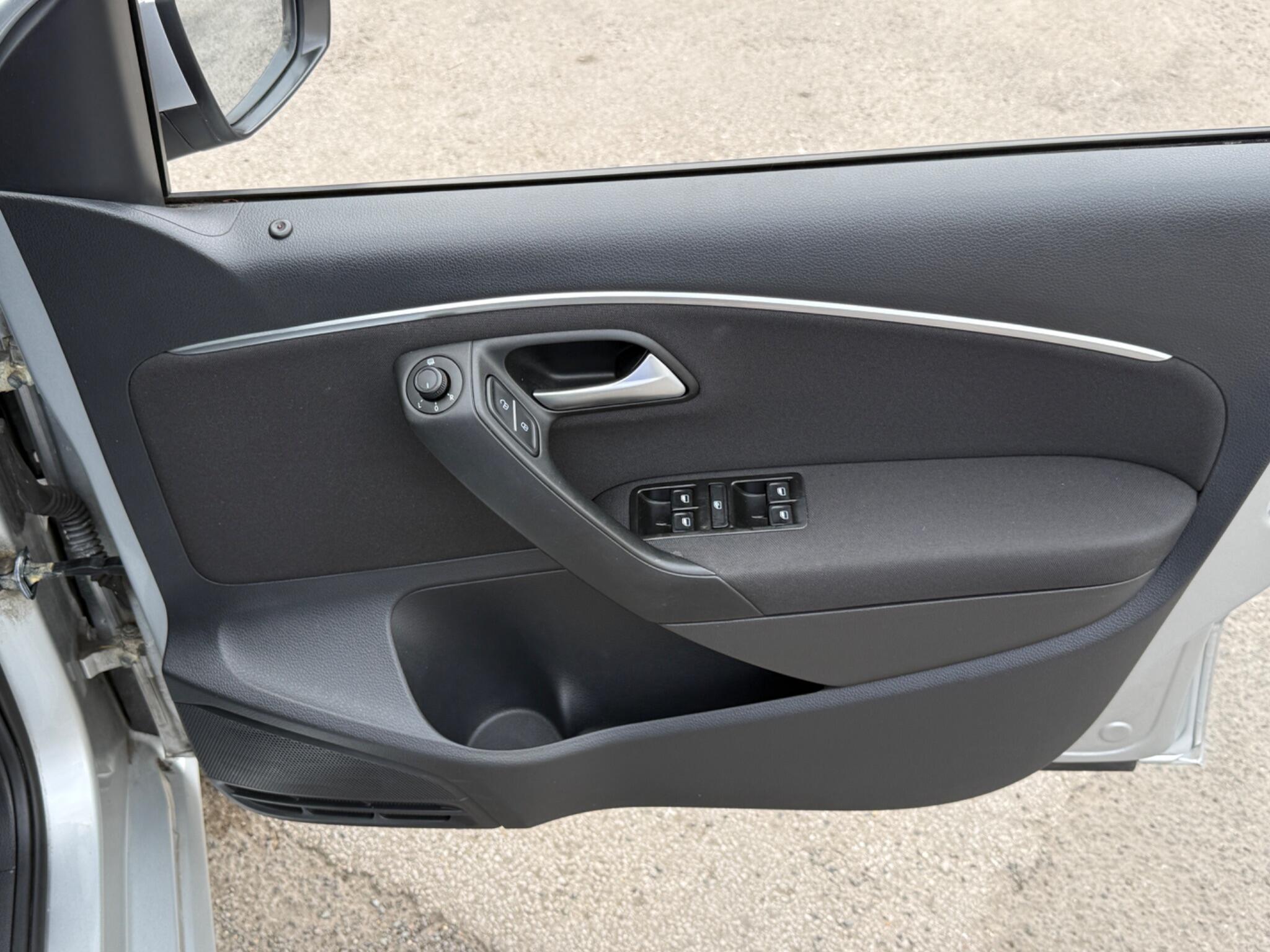 Volkswagen Polo - Image 33