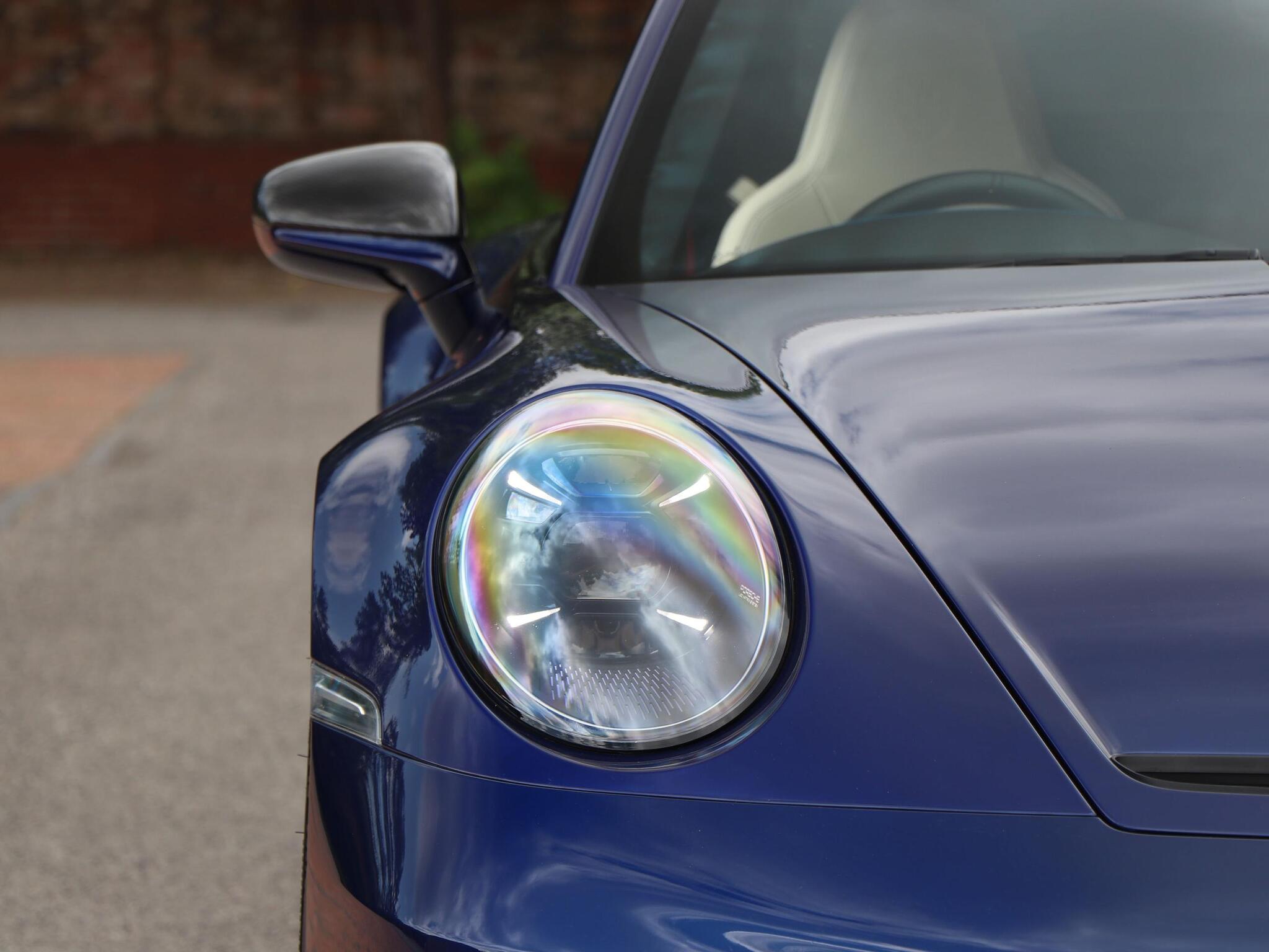 Porsche 911 view 16