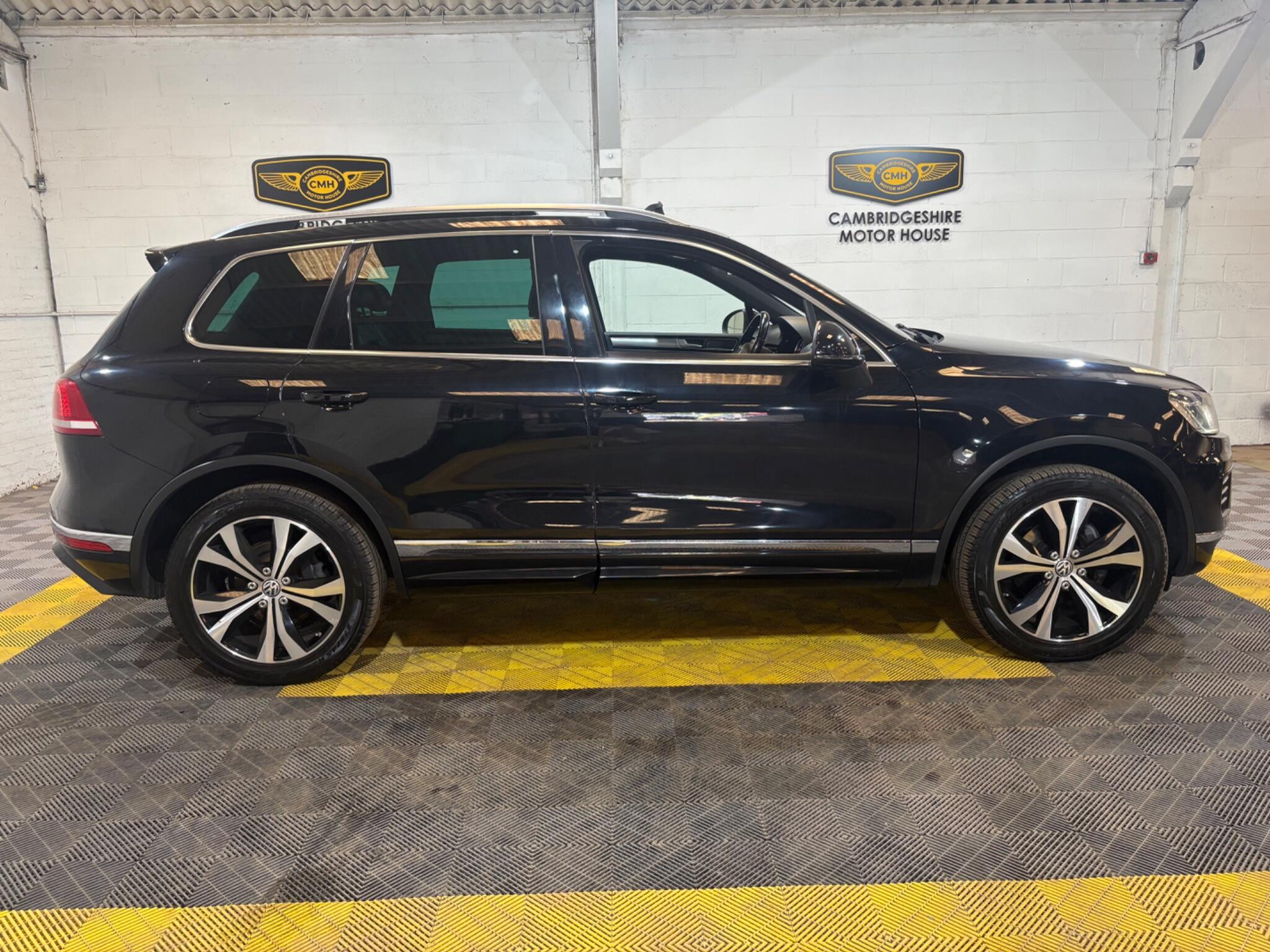 Volkswagen Touareg view 48
