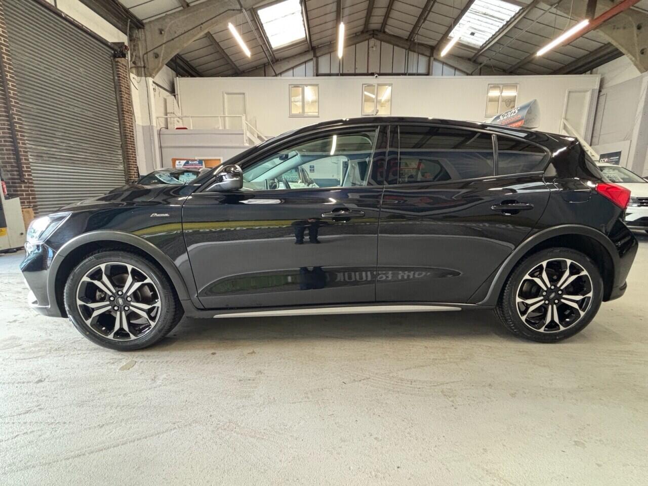Ford Focus view 9