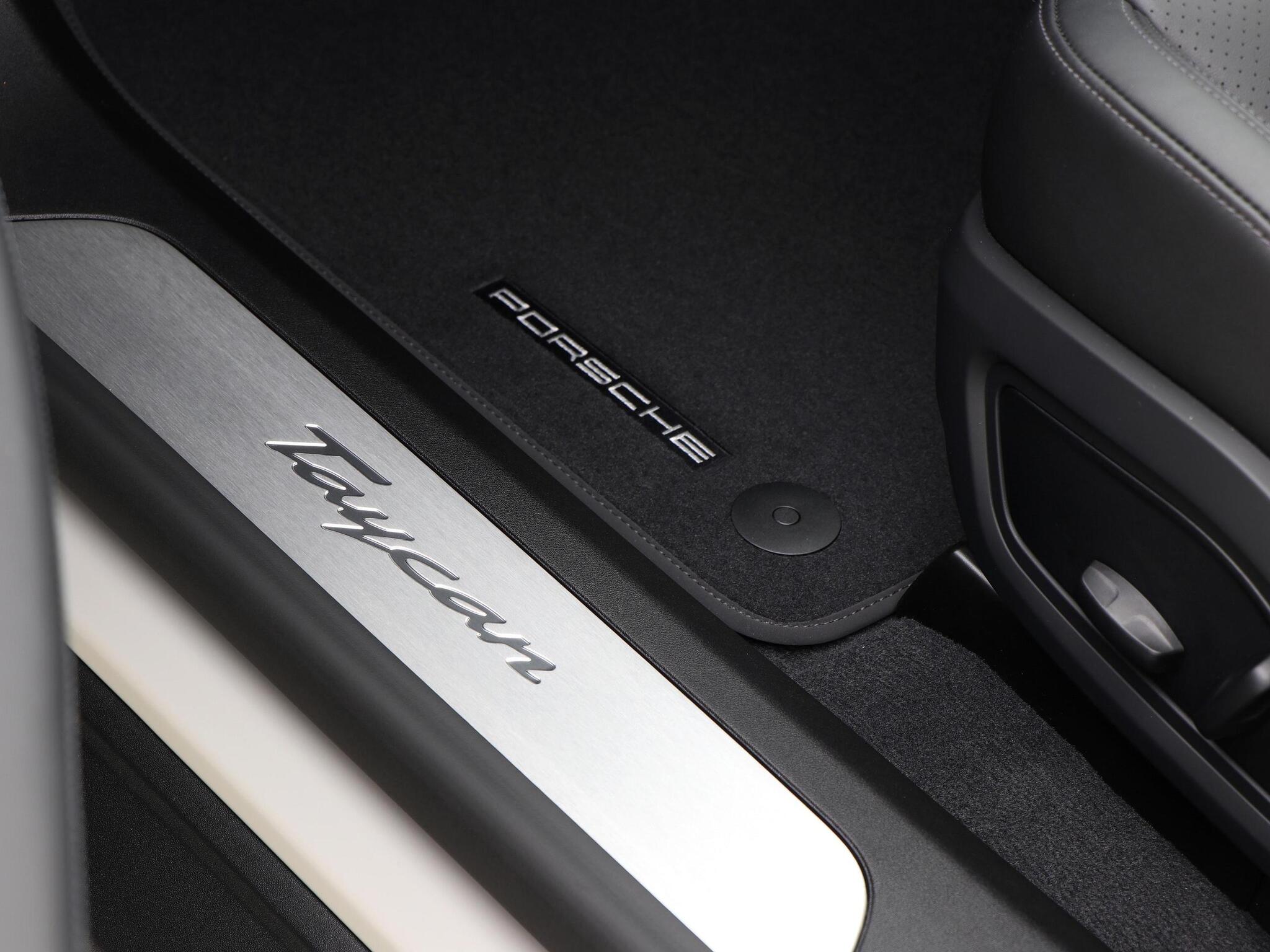 Porsche Taycan view 27