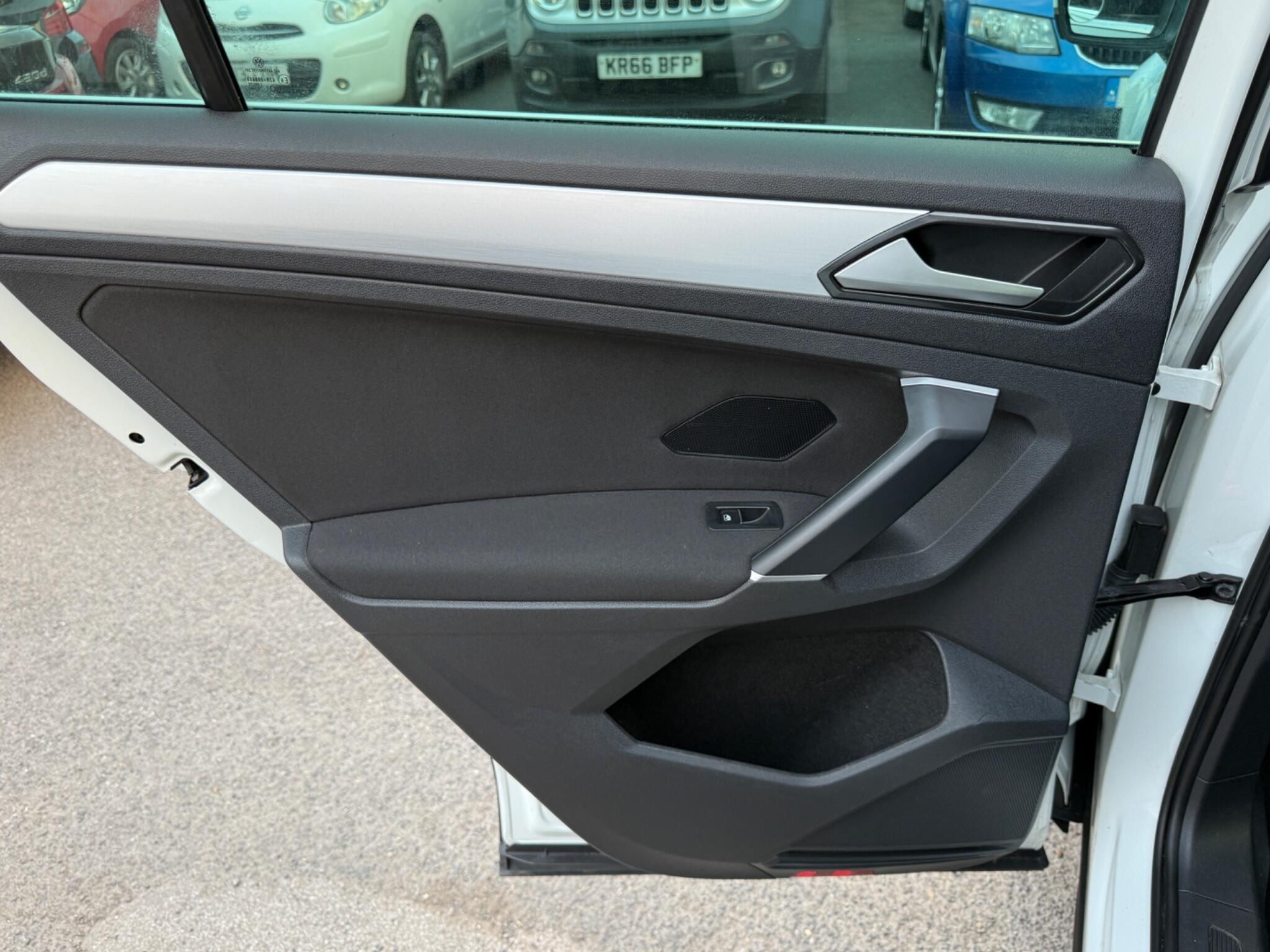 Volkswagen Tiguan - Image 59