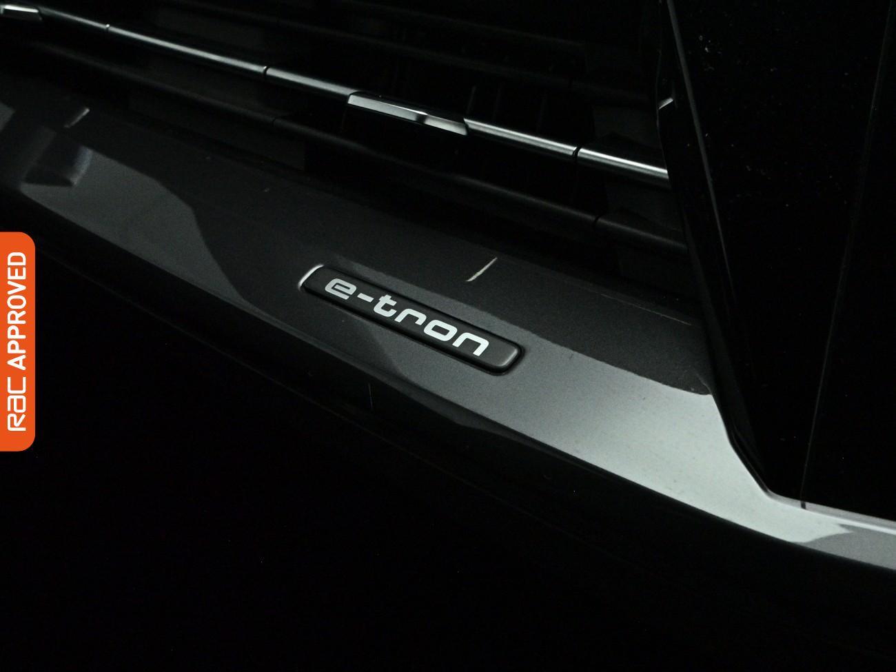 Audi Q4 e-tron view 17